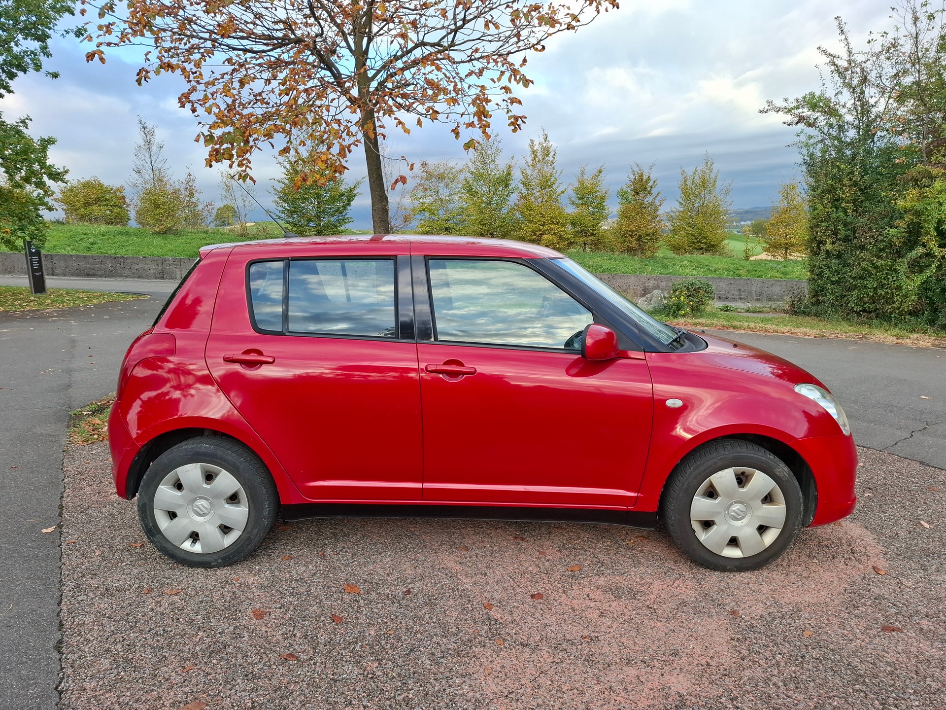 SUZUKI Swift 1.3i 16V GL 4x4-image-4