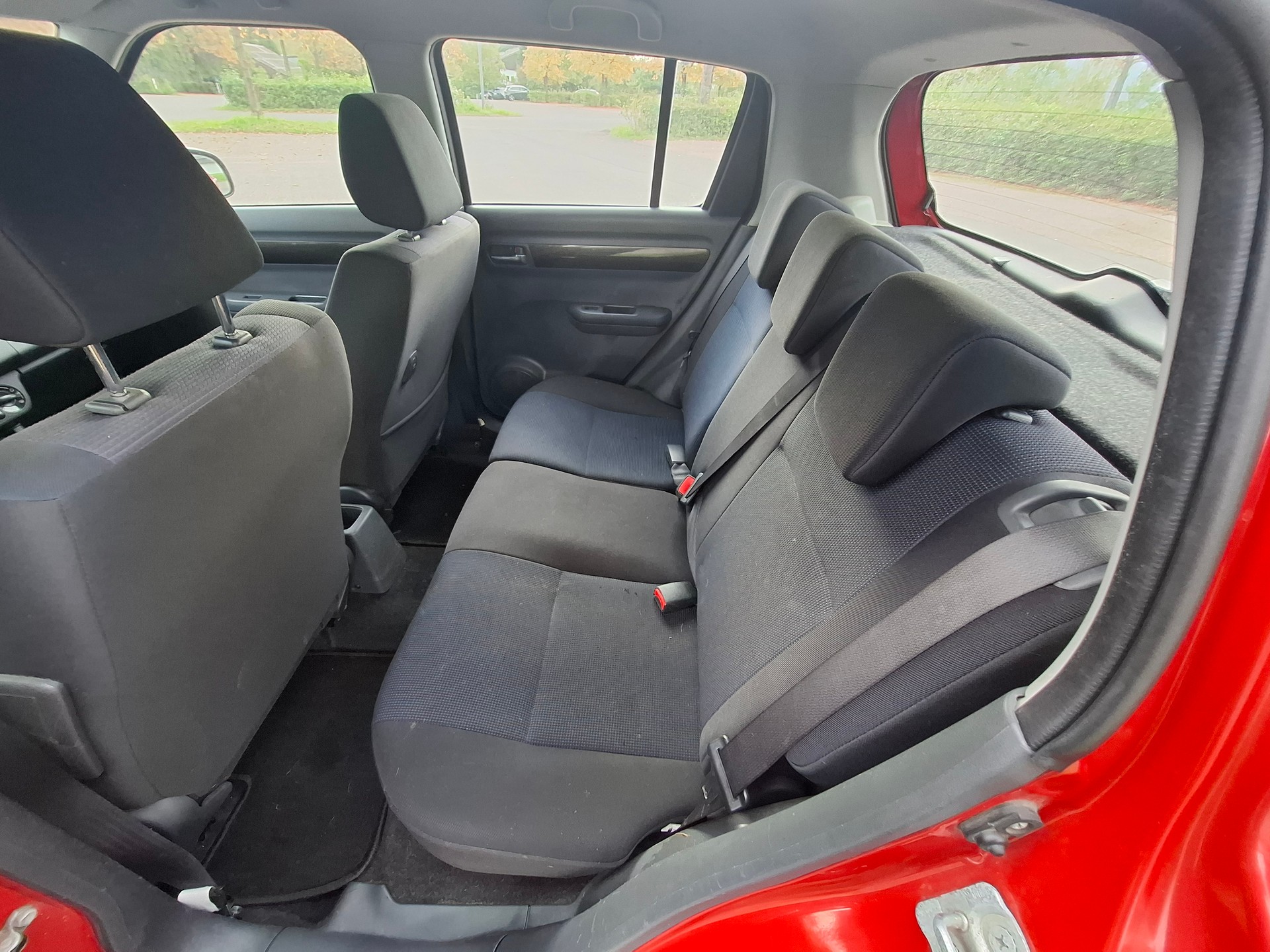 SUZUKI Swift 1.3i 16V GL 4x4-image-11