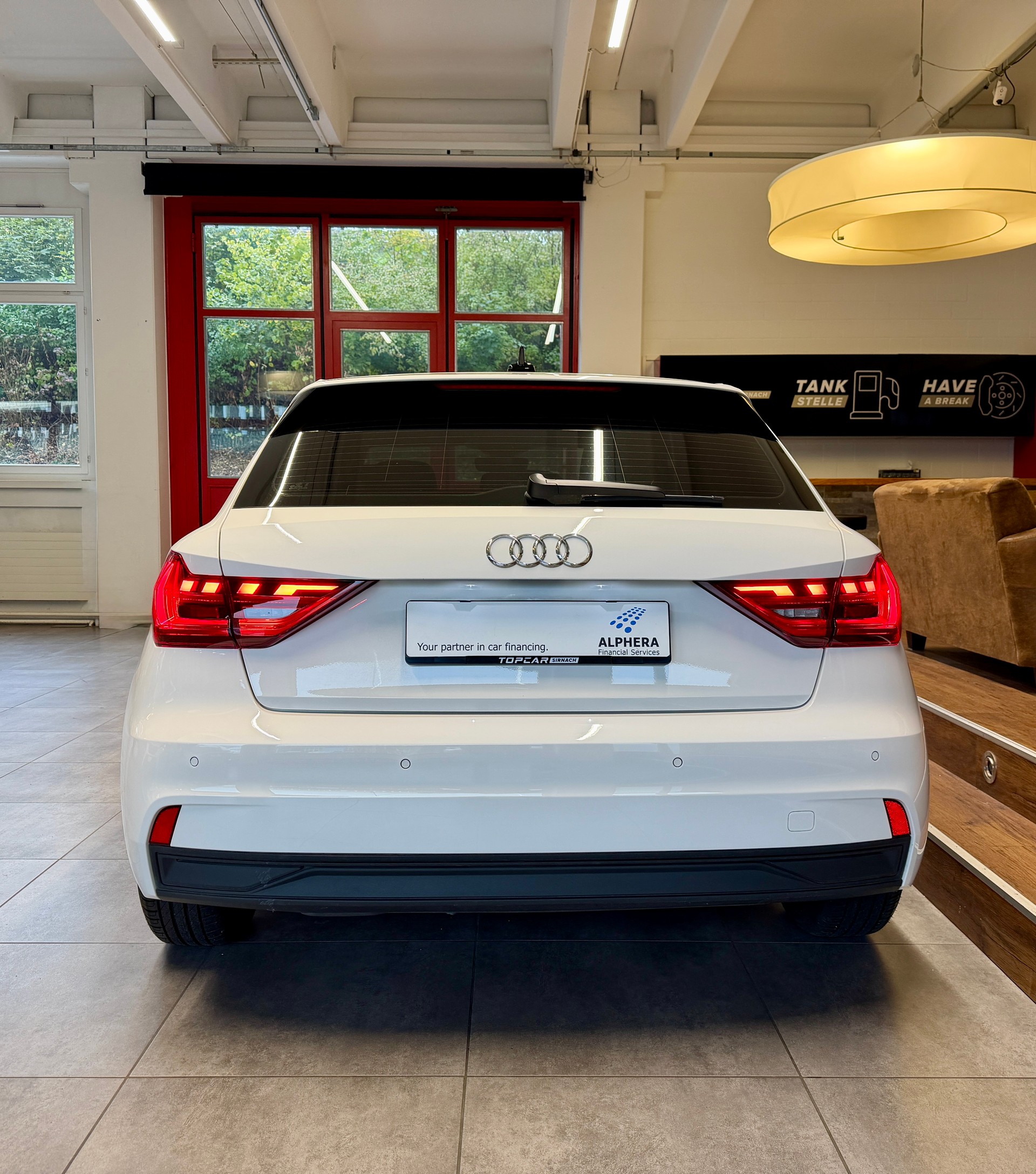 AUDI A1 Sportback 30 TFSI Attraction S-tronic-image-4