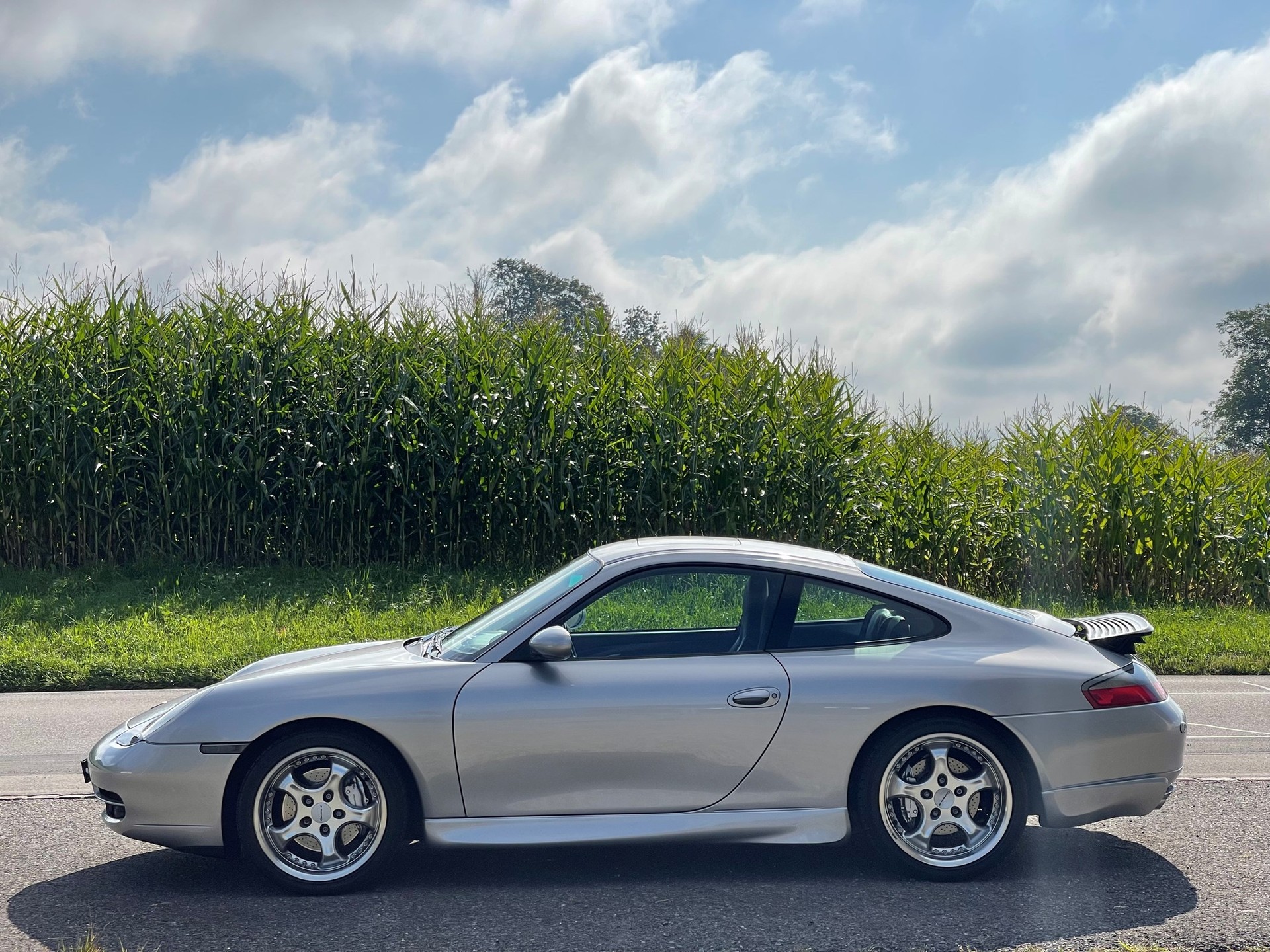 PORSCHE 911 Carrera 4-image-0