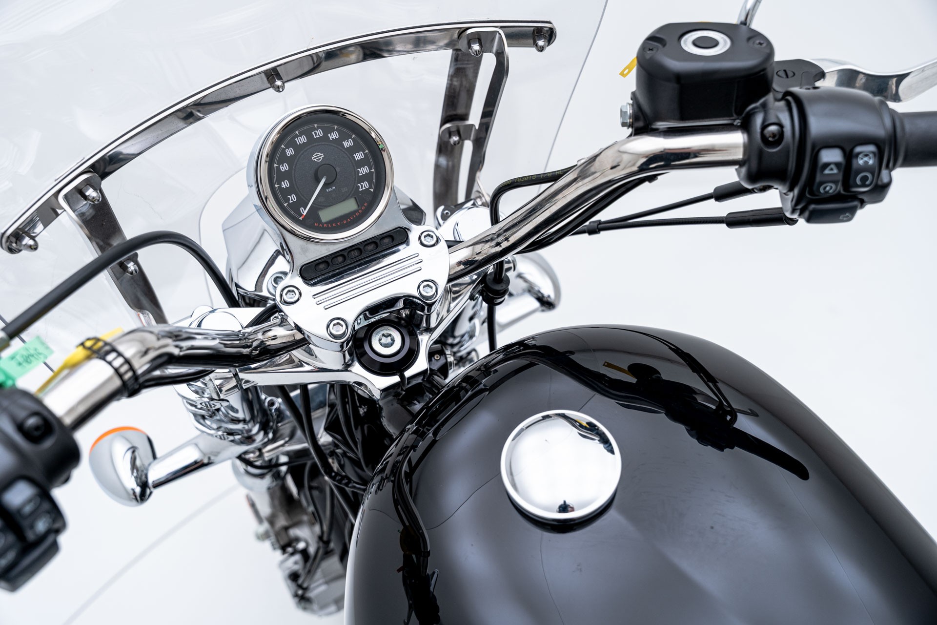 HARLEY-DAVIDSON XL 1200 T Super Low ABS-image-7