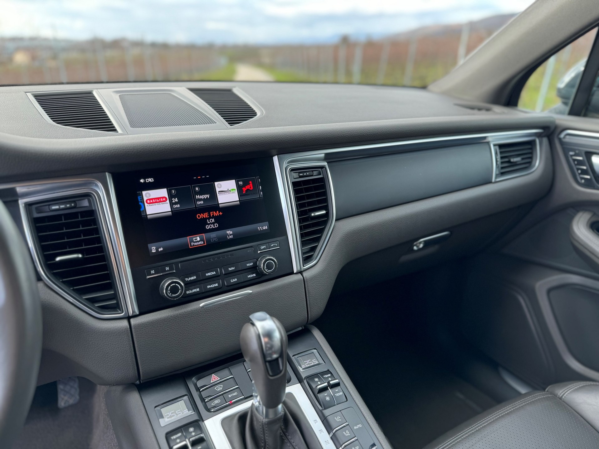 PORSCHE Macan PDK-image-17