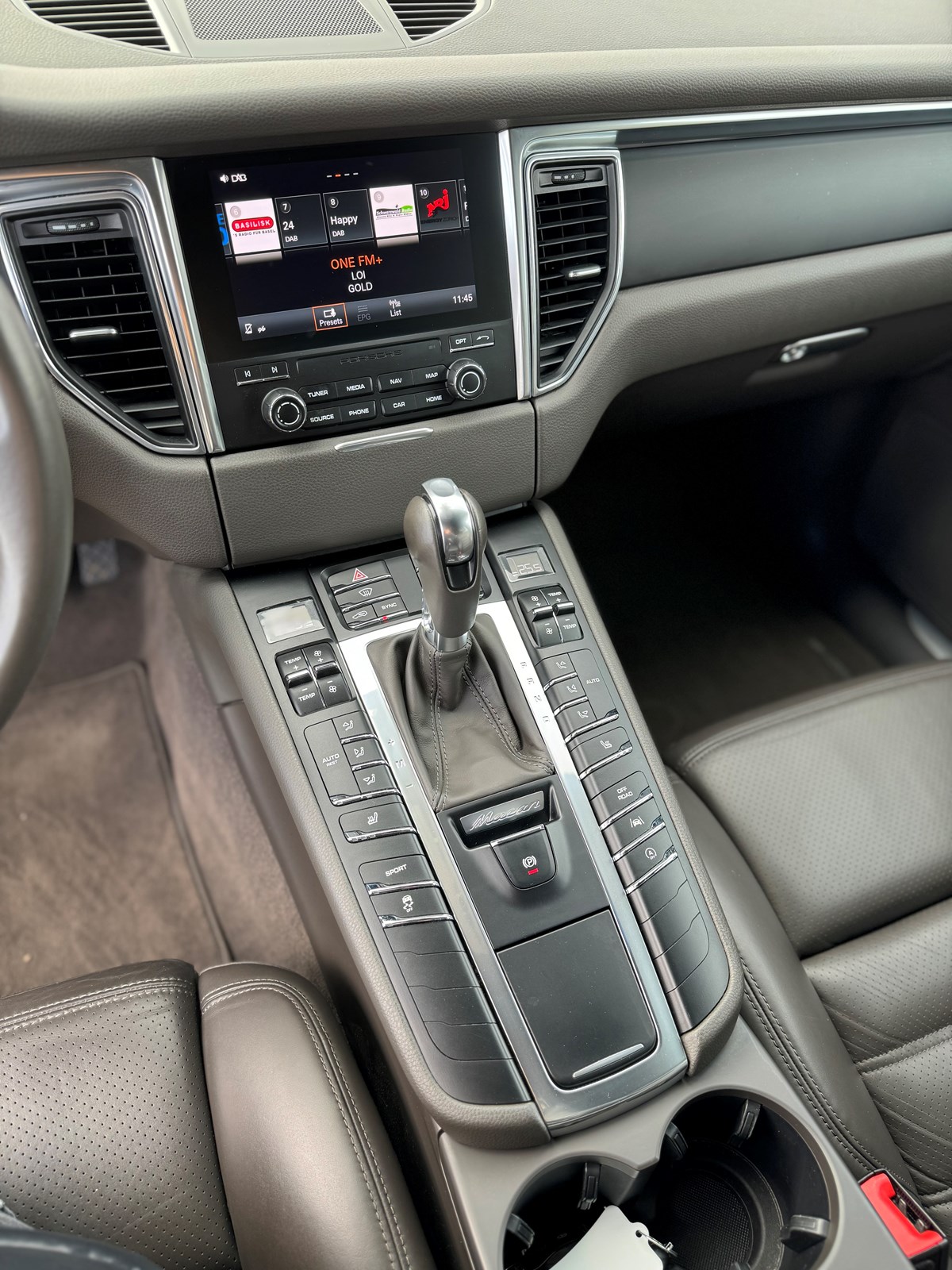 PORSCHE Macan PDK-image-18