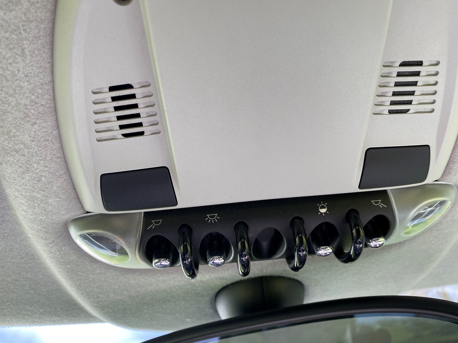 MINI Mini Cooper S 50 Camden-image-9