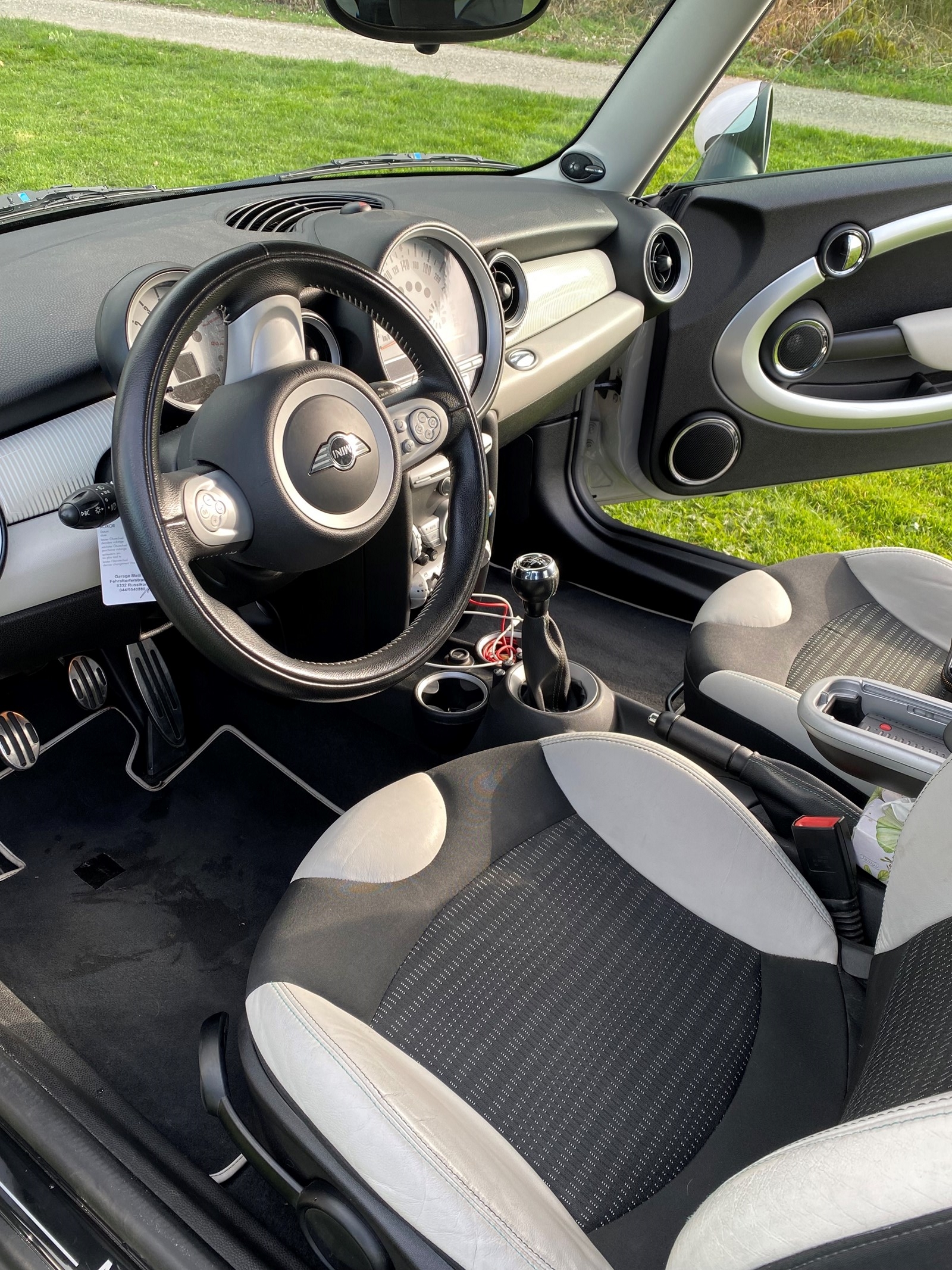 MINI Mini Cooper S 50 Camden-image-12