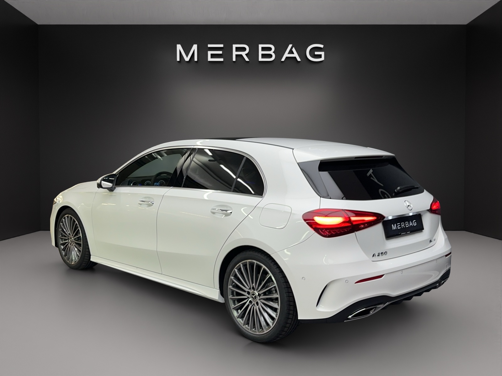 MERCEDES-BENZ A 250 4Matic 8G-DCT-image-2