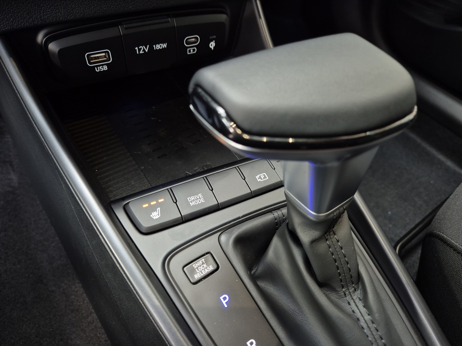 HYUNDAI i20 1.0 T-GDi Amplia-image-11