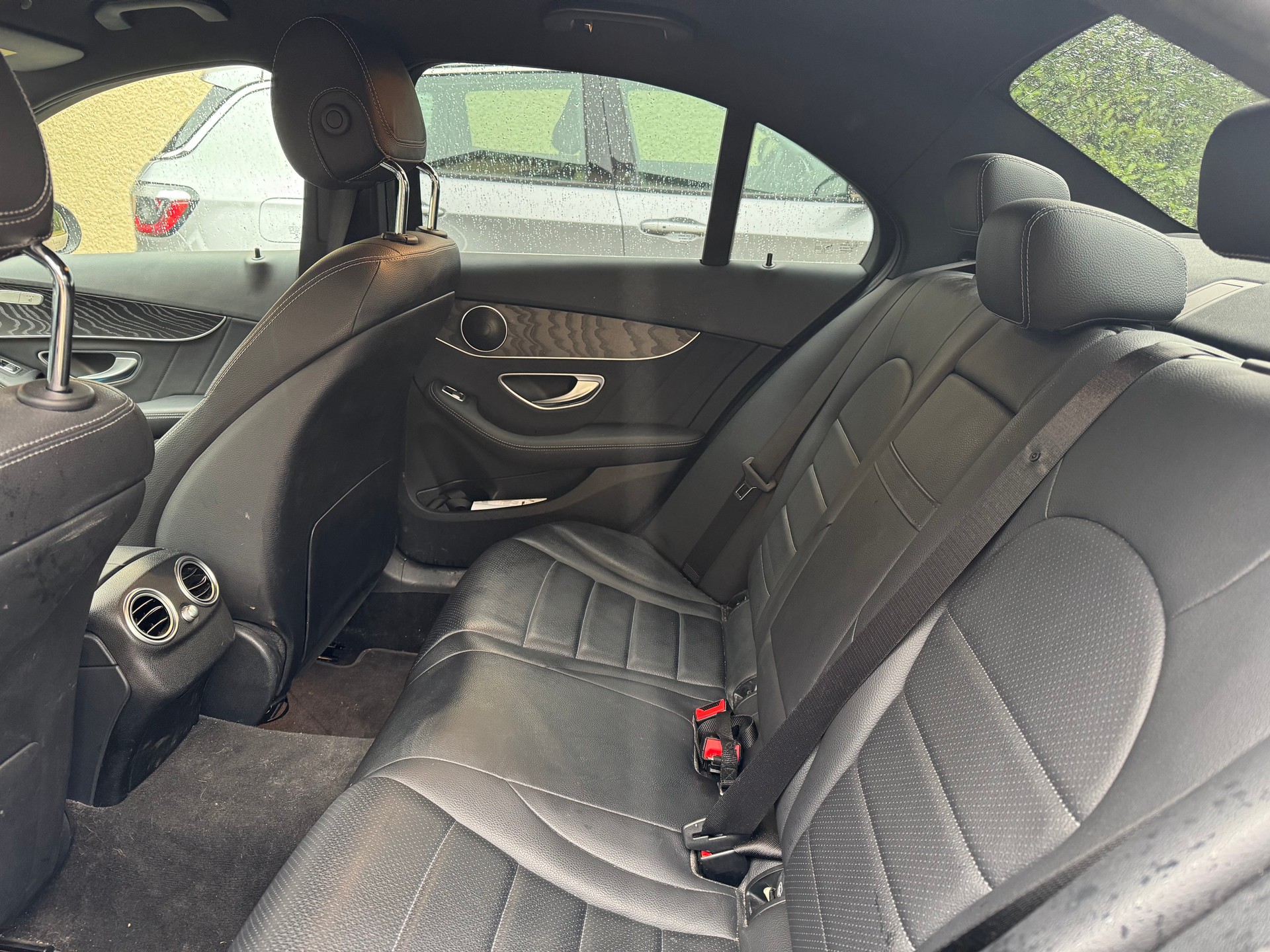 MERCEDES-BENZ C 200 Swiss Star AMG Line 4Matic 9G-Tronic-image-4