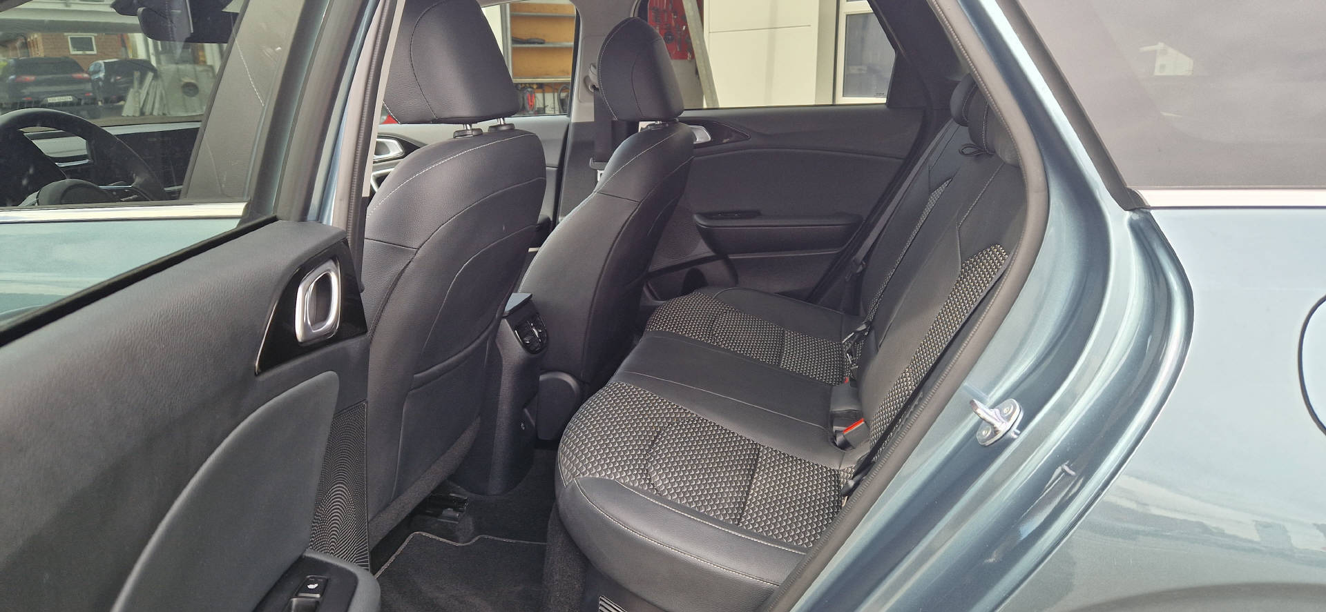 KIA Ceed SW 1.6 GDi Plug-in Hybrid Style-image-10