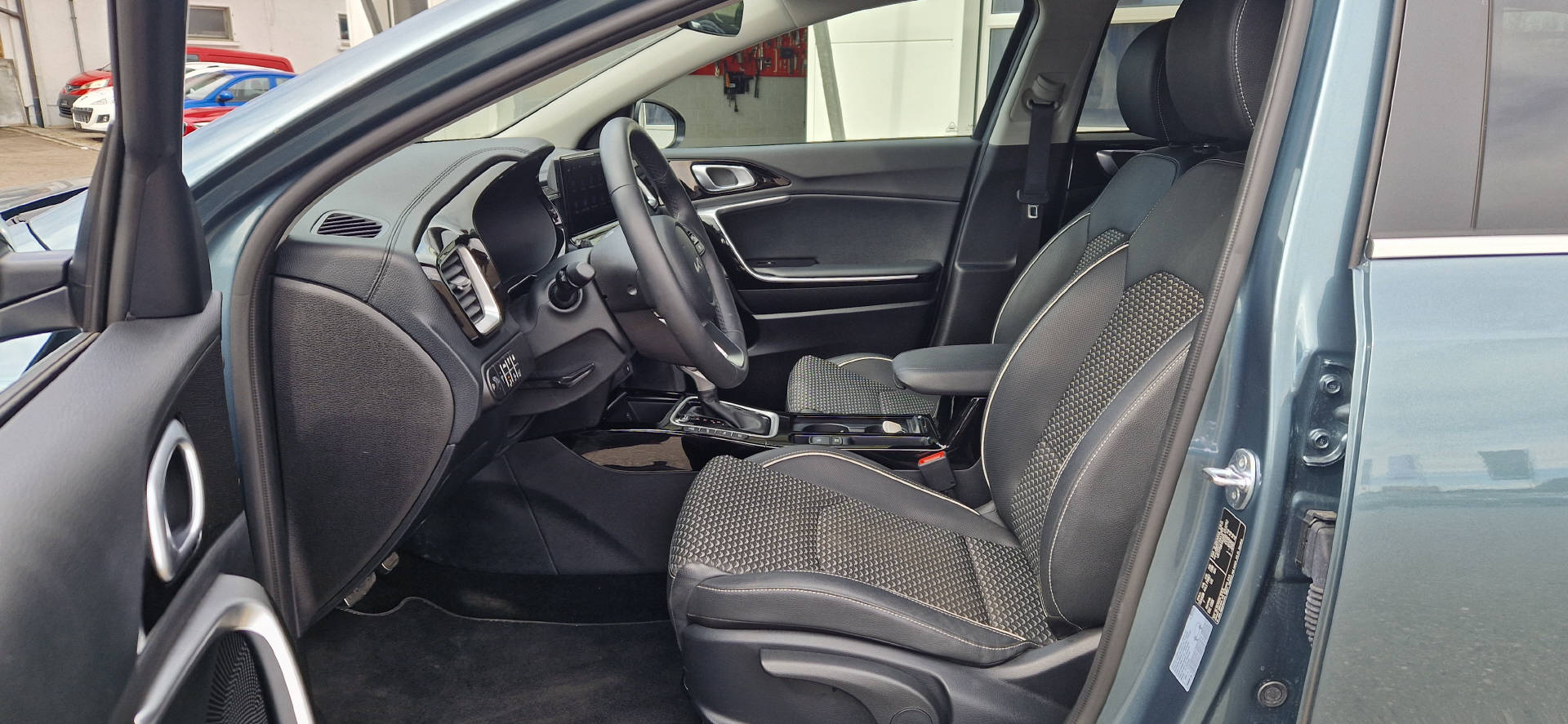 KIA Ceed SW 1.6 GDi Plug-in Hybrid Style-image-3
