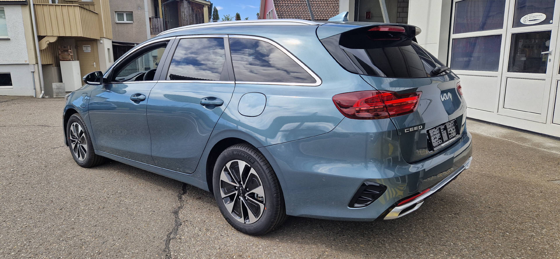 KIA Ceed SW 1.6 GDi Plug-in Hybrid Style-image-11