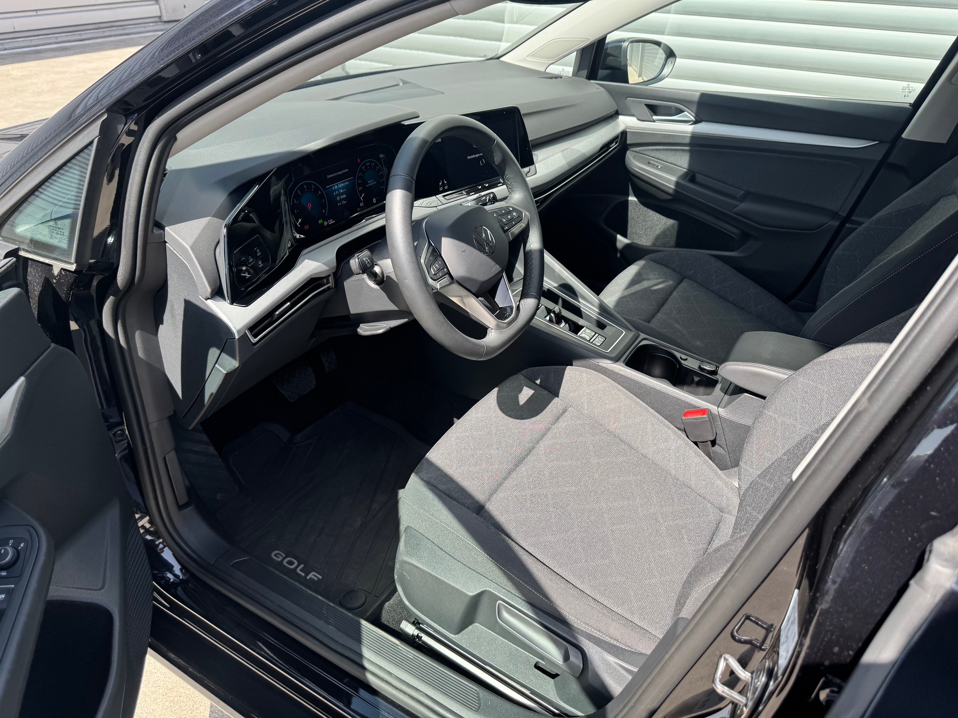 VW Golf Variant 1.5 eTSI mHEV Life-image-5