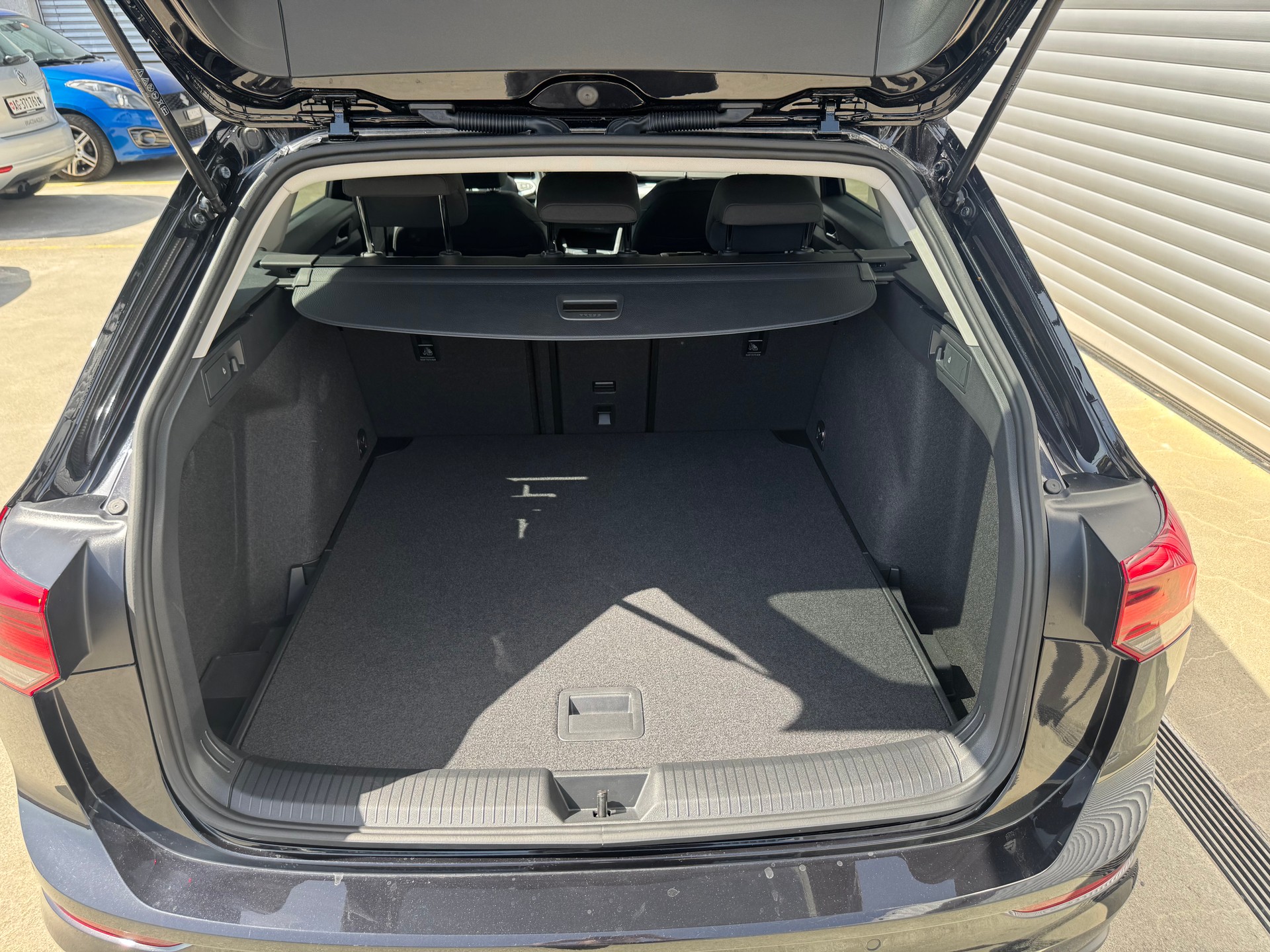 VW Golf Variant 1.5 eTSI mHEV Life-image-11