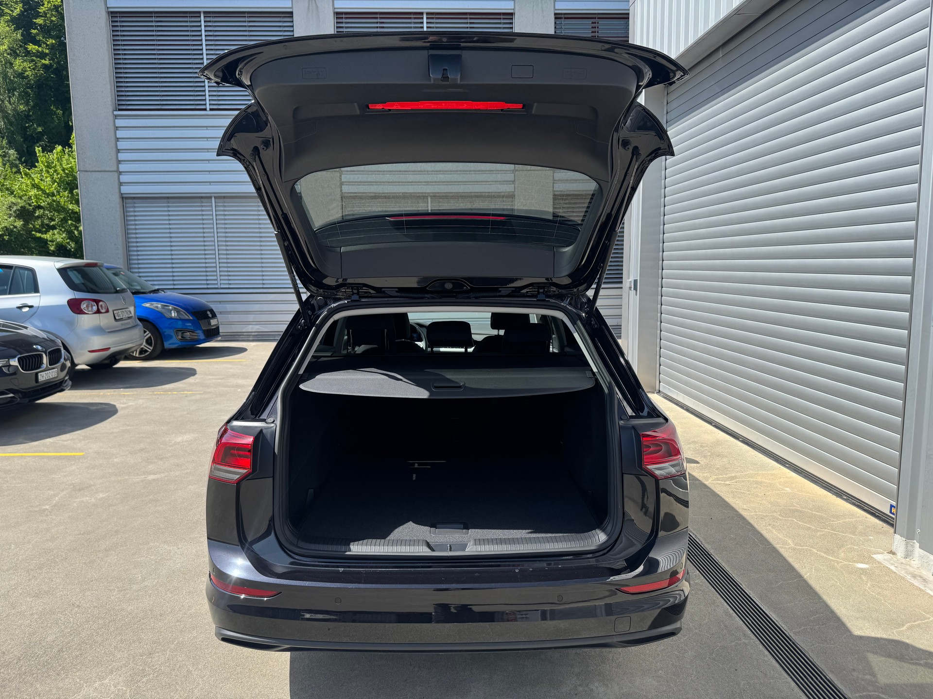 VW Golf Variant 1.5 eTSI mHEV Life-image-4