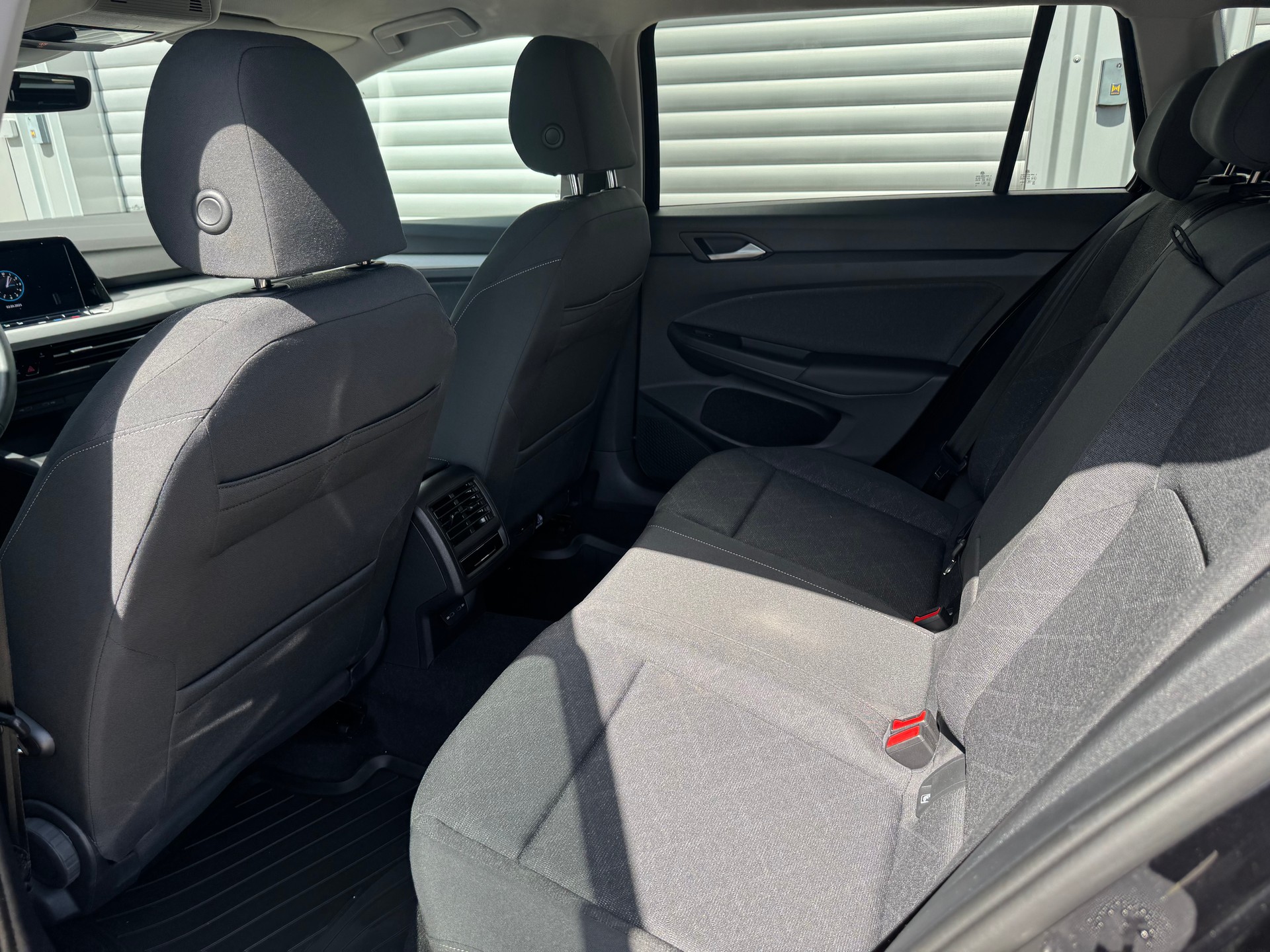 VW Golf Variant 1.5 eTSI mHEV Life-image-10