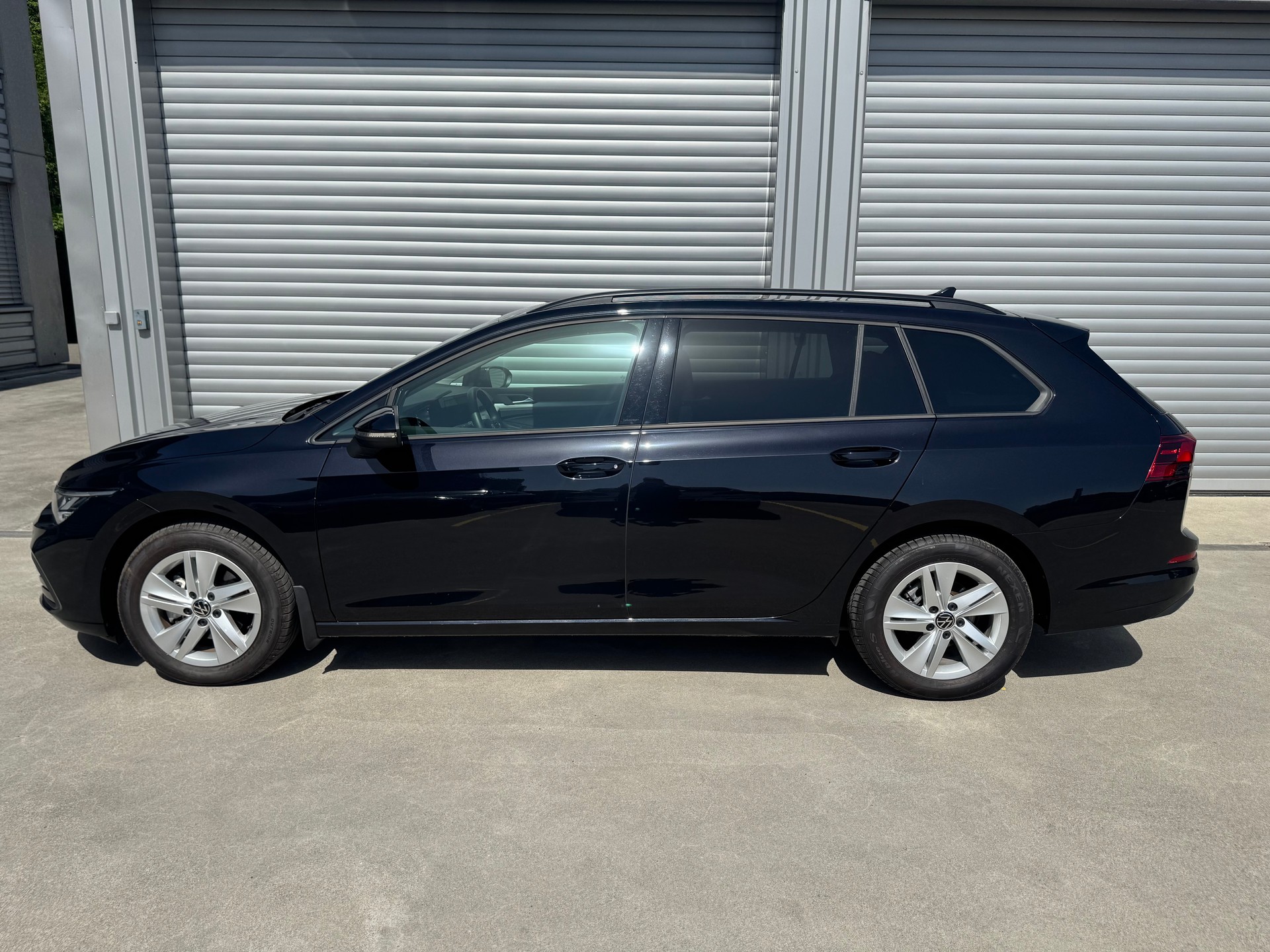 VW Golf Variant 1.5 eTSI mHEV Life-image-1