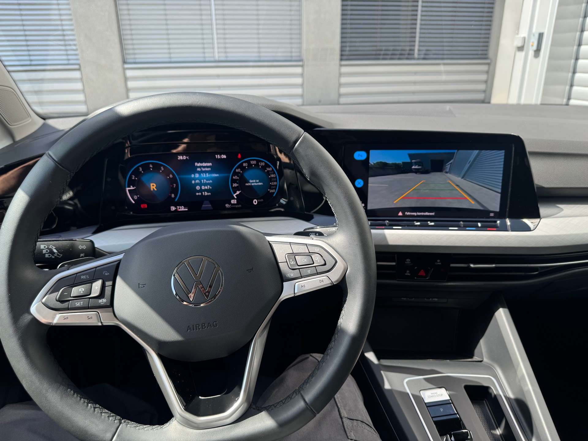 VW Golf Variant 1.5 eTSI mHEV Life-image-7