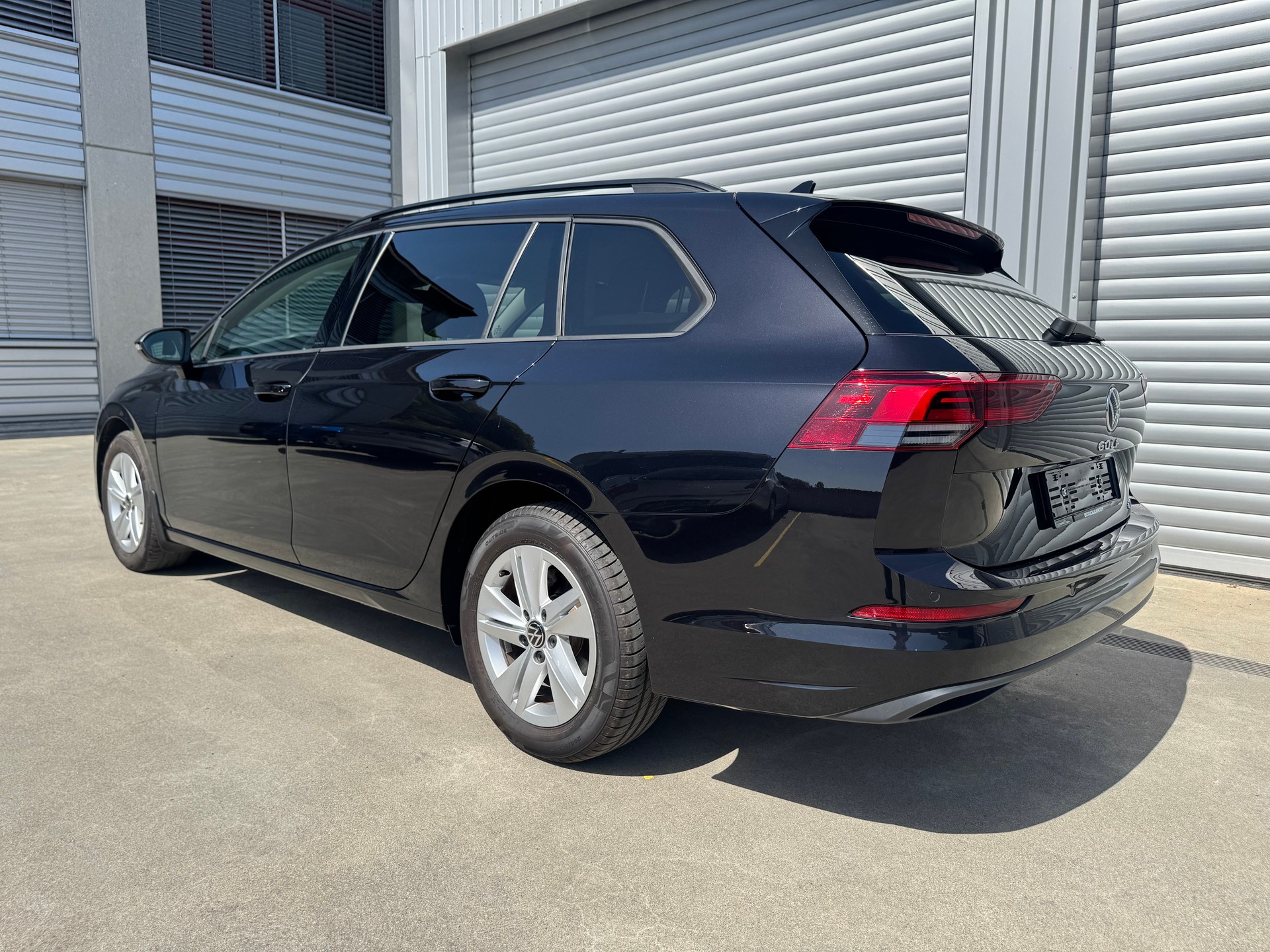VW Golf Variant 1.5 eTSI mHEV Life-image-2