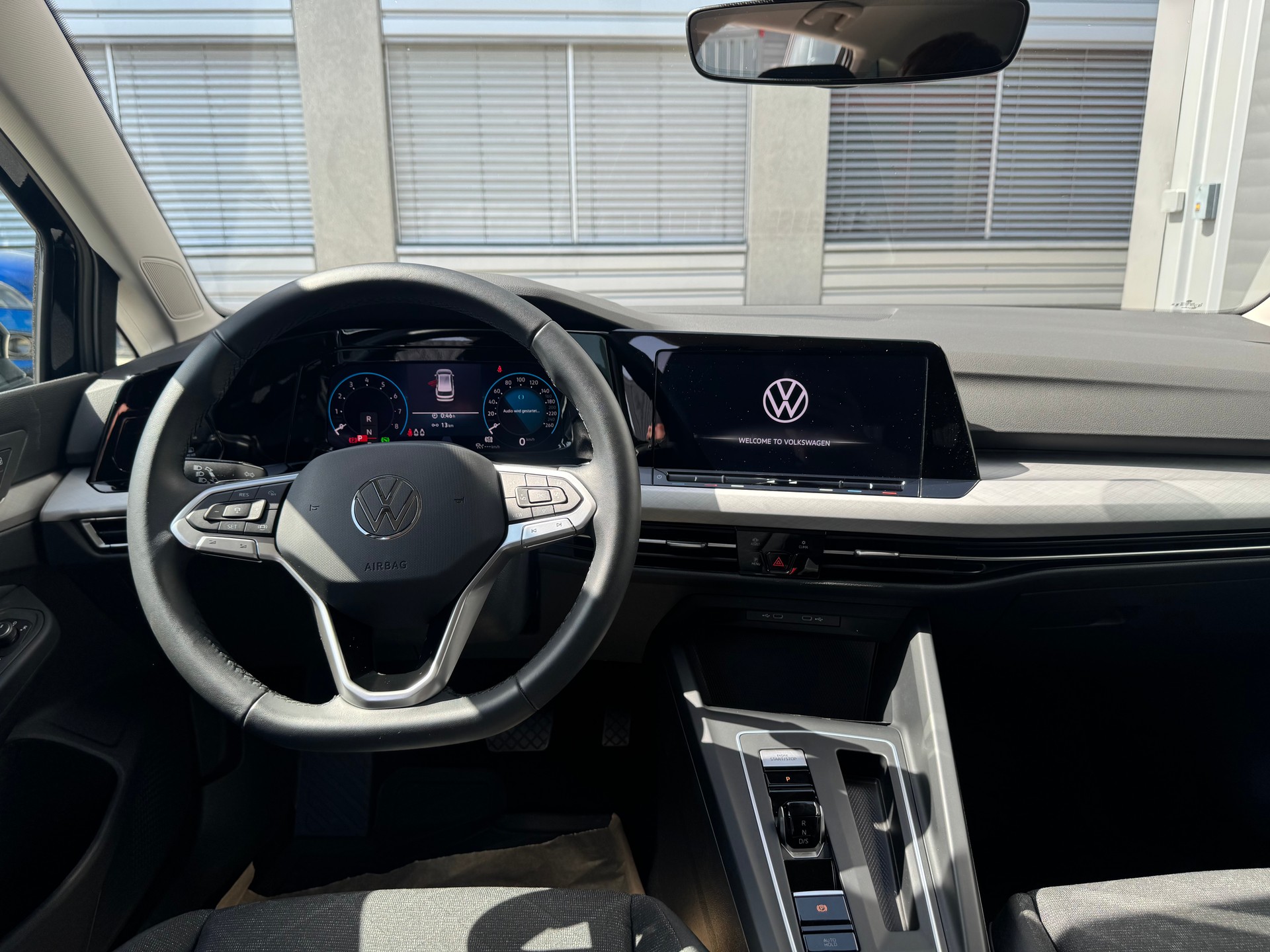 VW Golf Variant 1.5 eTSI mHEV Life-image-6