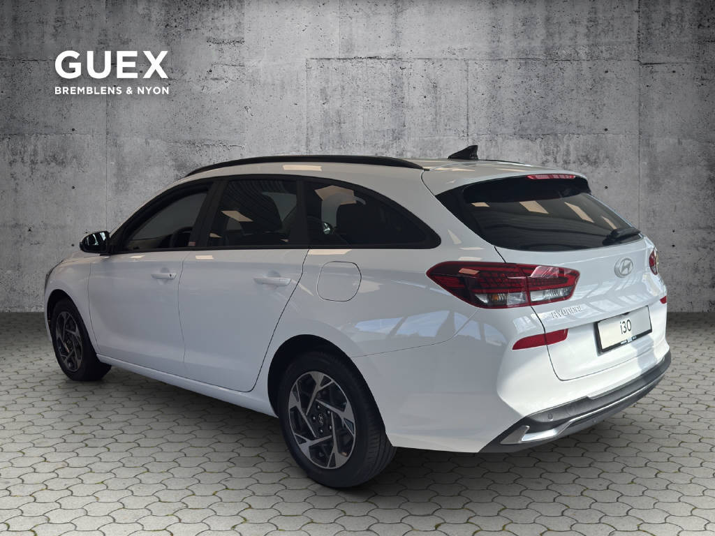 HYUNDAI i30 Wagon 1.5 T-GDi Amplia-image-2