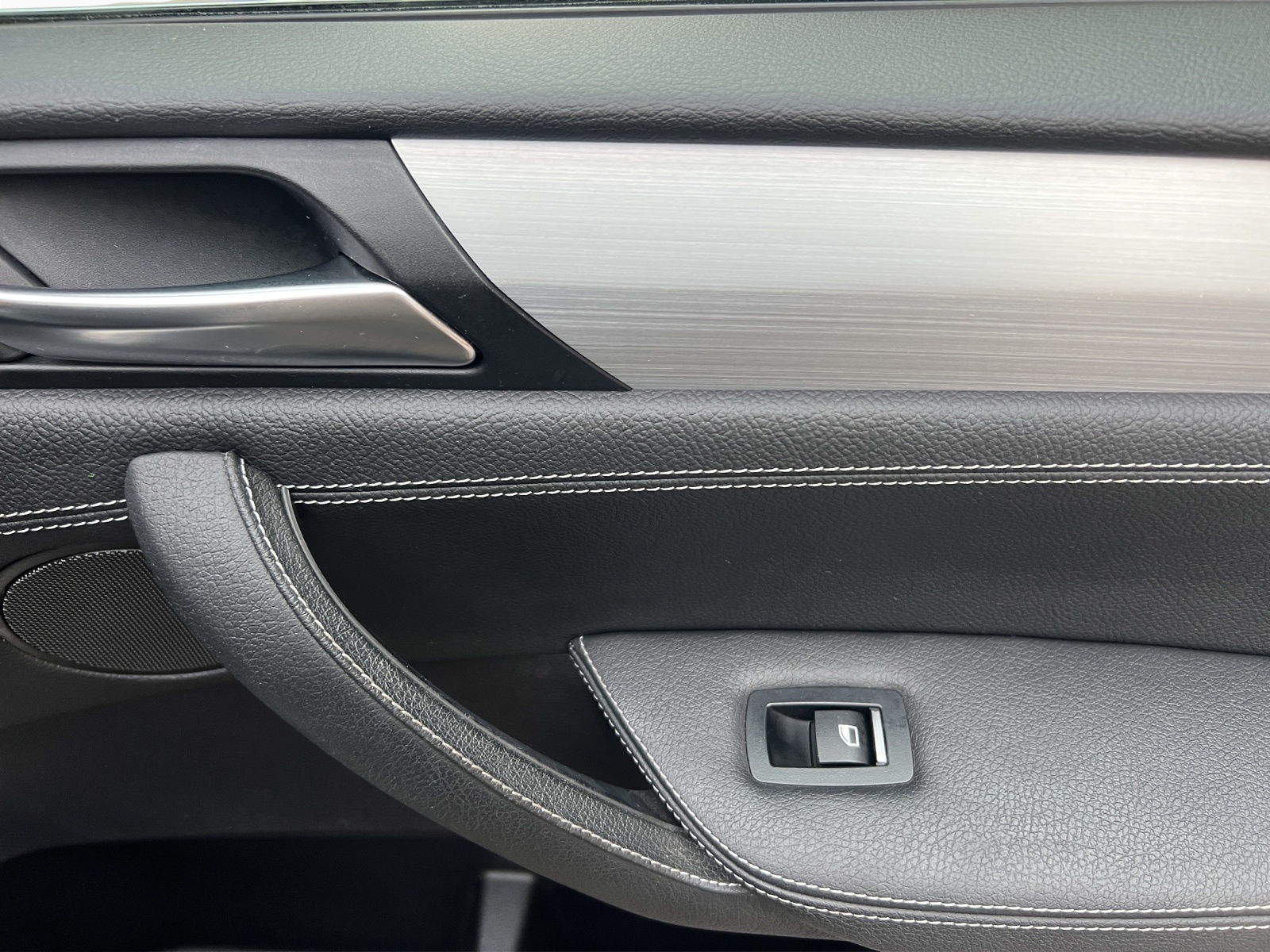 BMW X3 xDrive 20i Steptronic-image-16