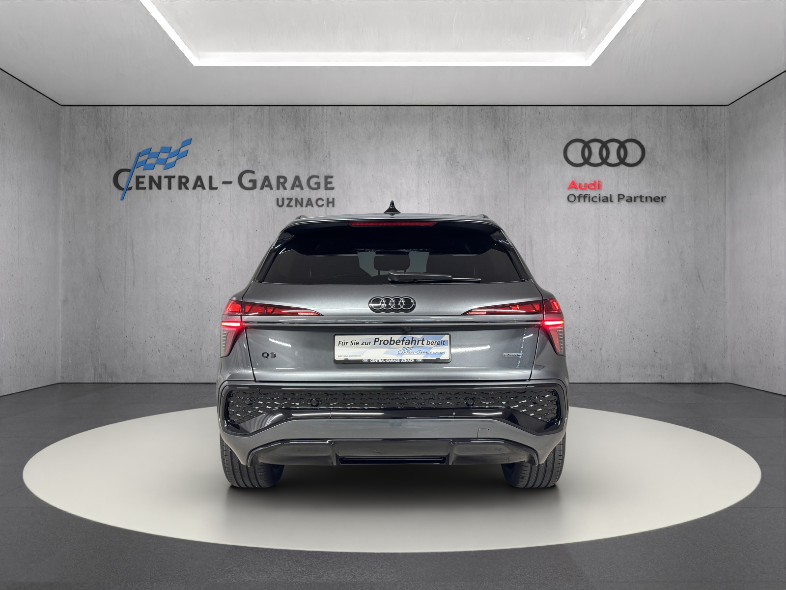 AUDI Q3 SUV TFSI quattro 195 kW S tronic-image-3