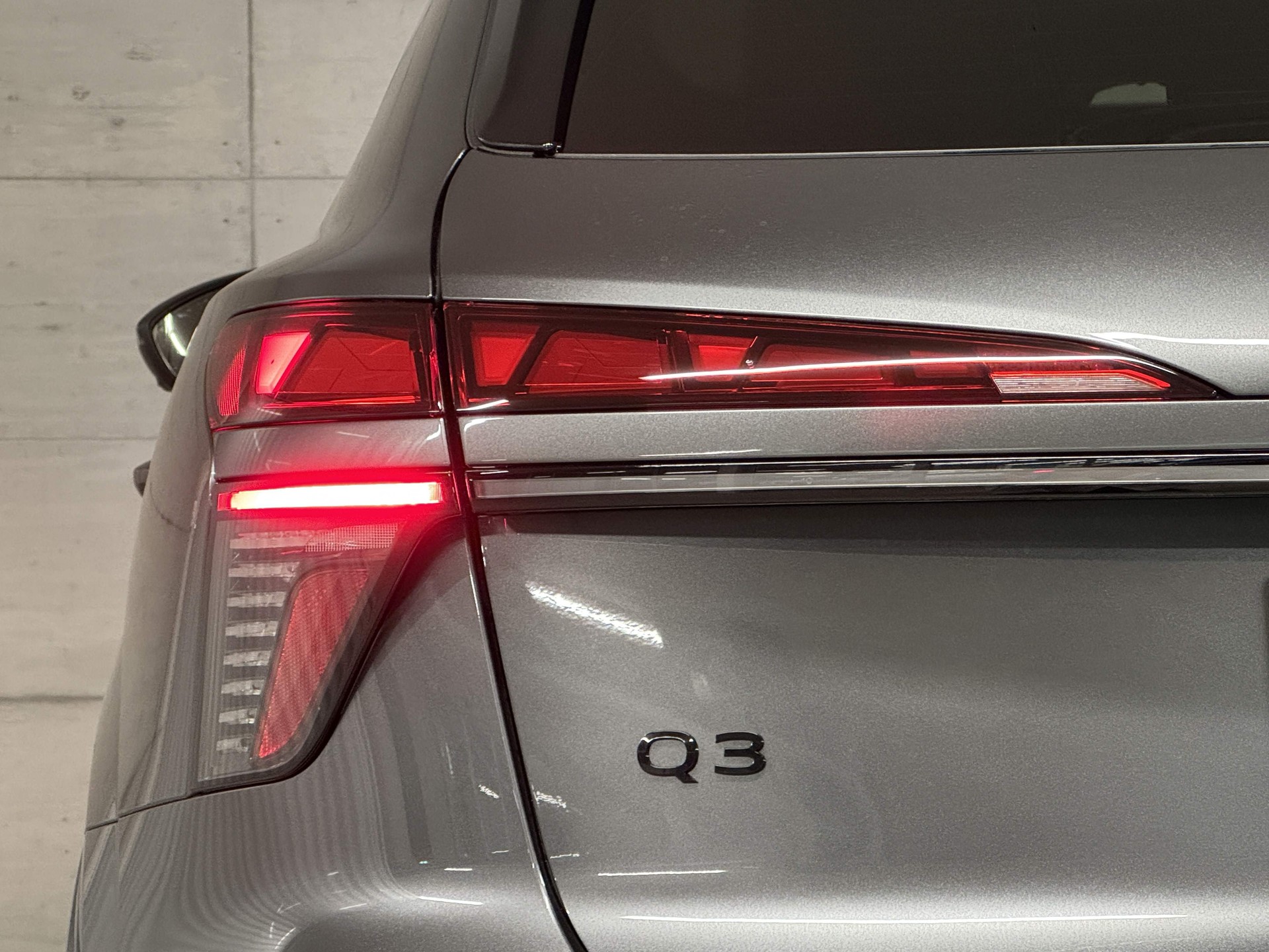 AUDI Q3 SUV TFSI quattro 195 kW S tronic-image-4