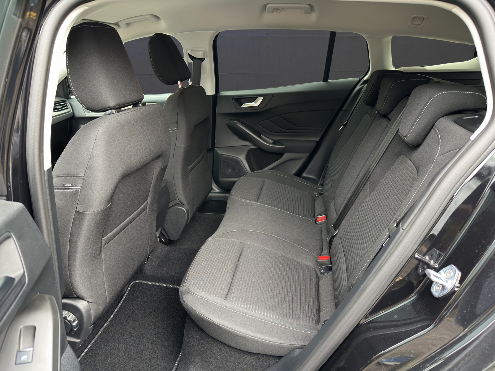 FORD Focus Kombi 1.0i EcoBoost Hybrid 155 PS Titanium X AUTOMAT-image-12