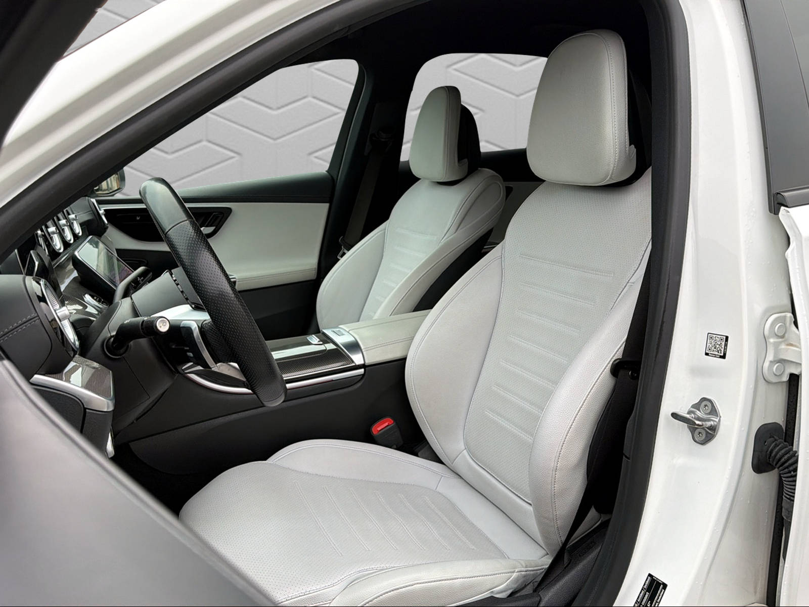 MERCEDES-BENZ C 300 4Matic AMG Line-image-10