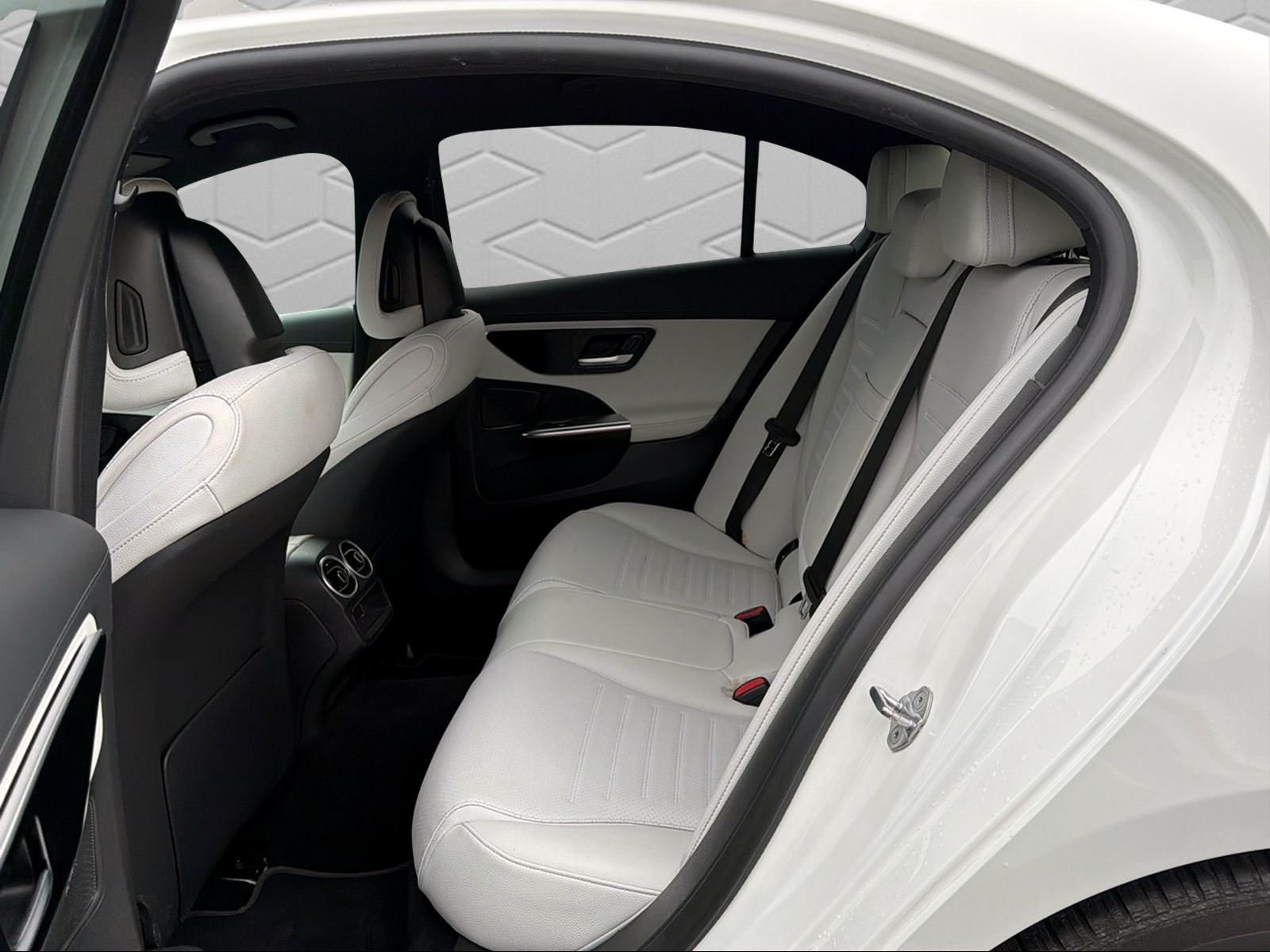 MERCEDES-BENZ C 300 4Matic AMG Line-image-15