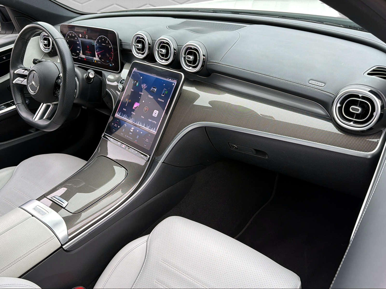 MERCEDES-BENZ C 300 4Matic AMG Line-image-19