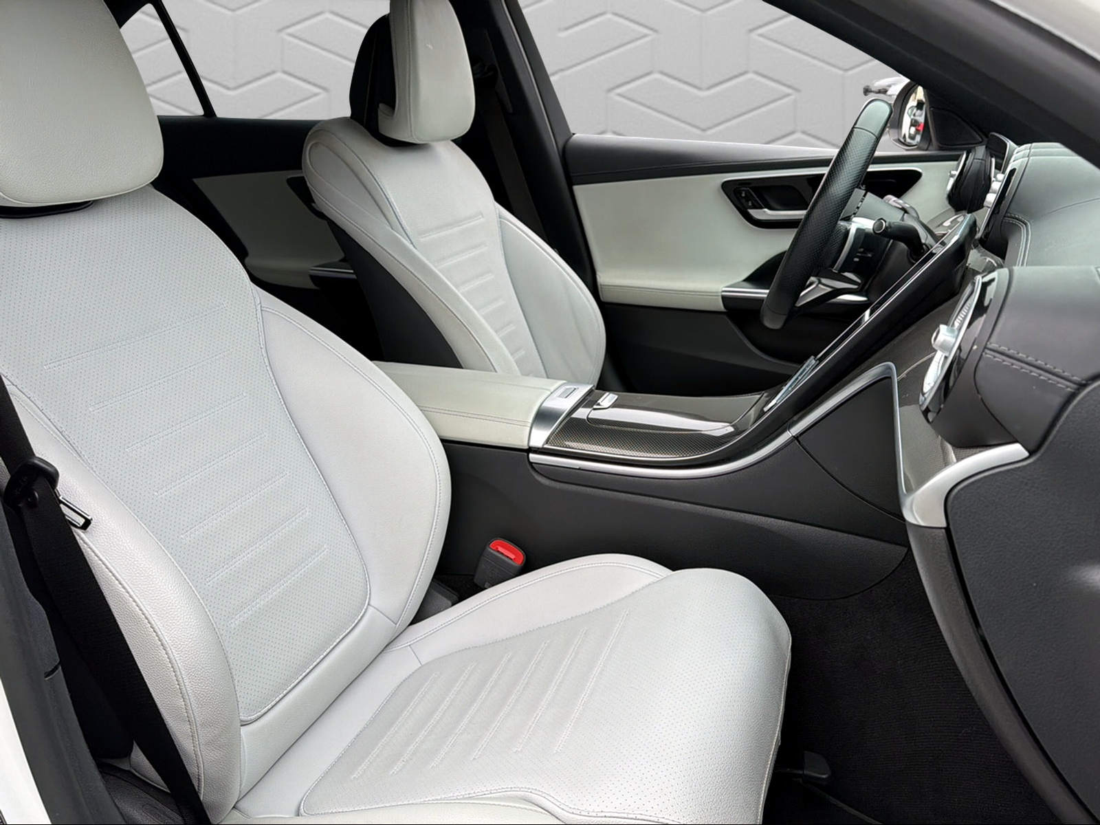 MERCEDES-BENZ C 300 4Matic AMG Line-image-17