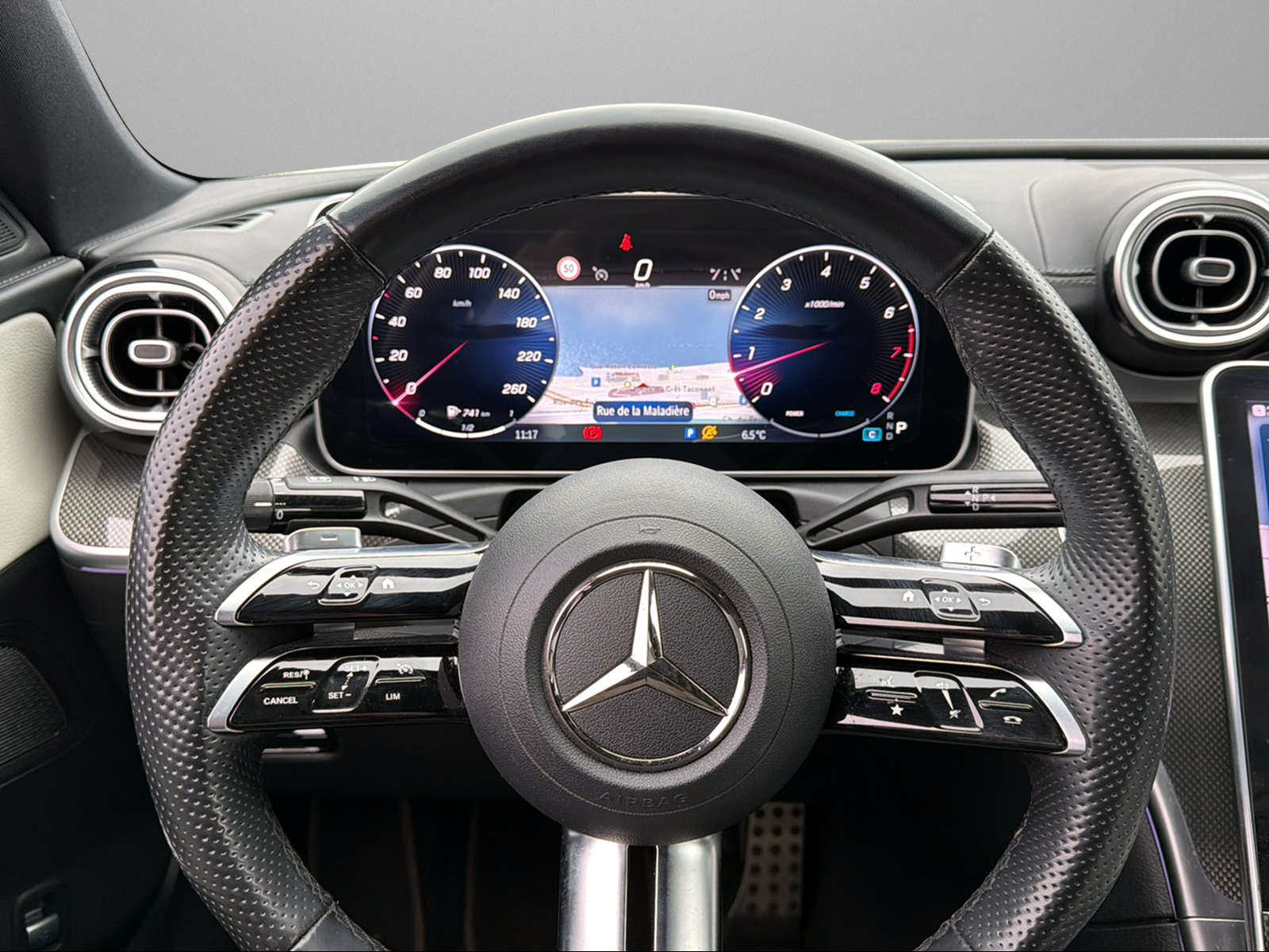 MERCEDES-BENZ C 300 4Matic AMG Line-image-13