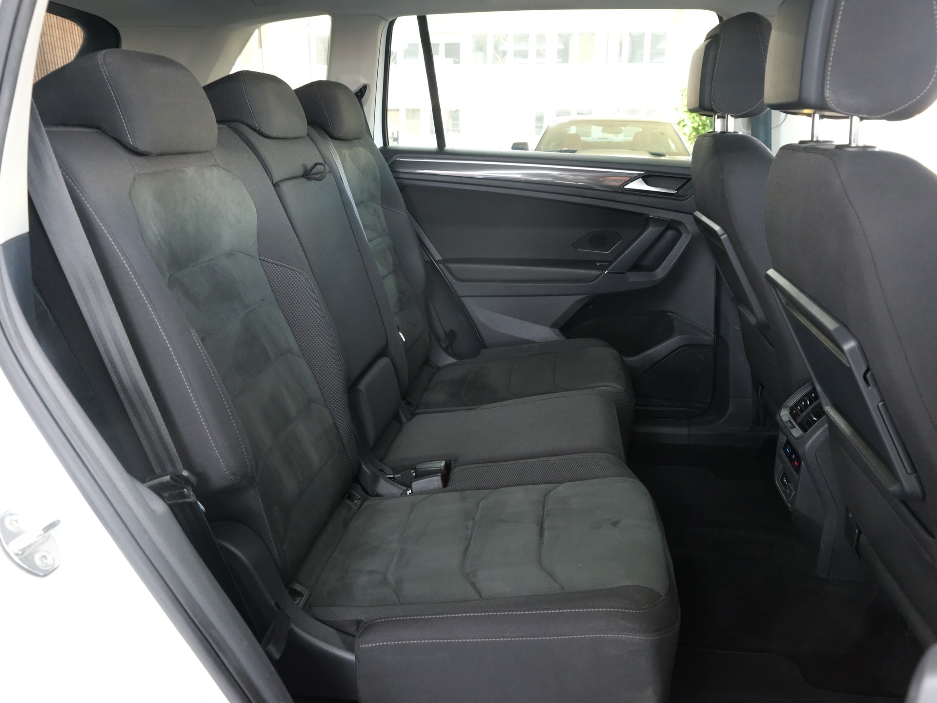 VW Tiguan Allspace 2.0 TDI SCR Highline 4Motion DSG-image-16