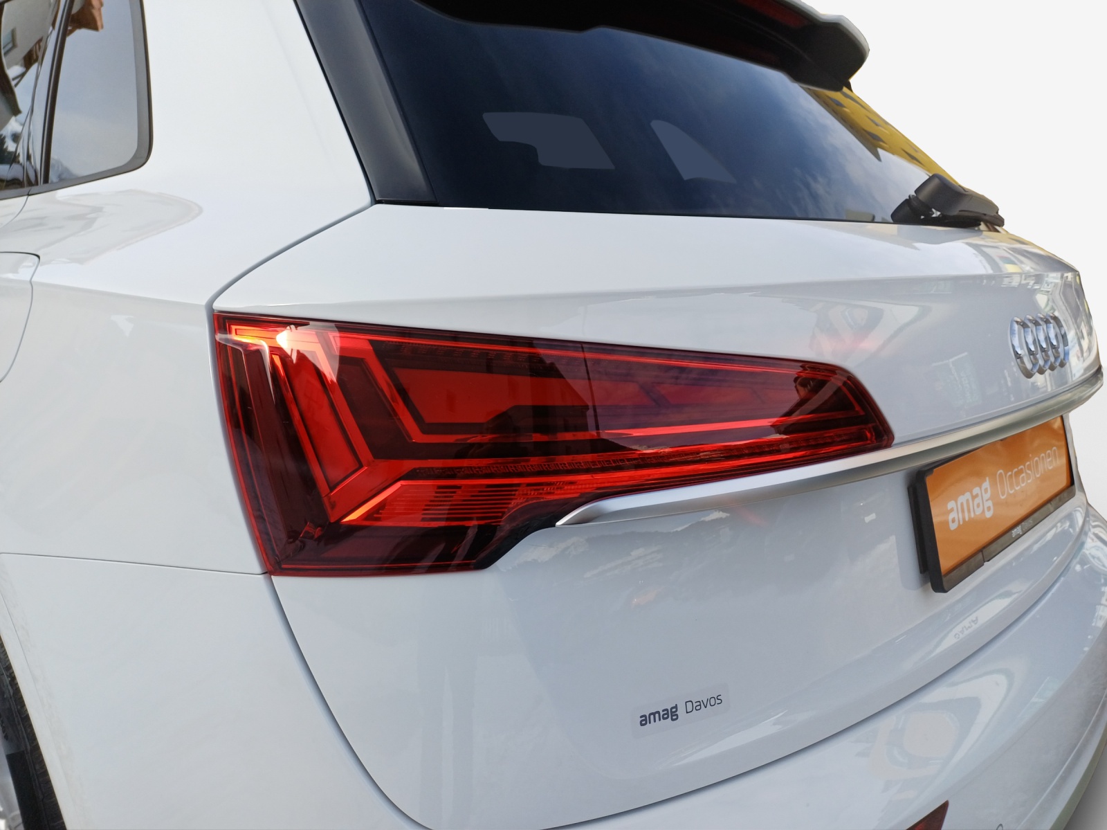 AUDI Q5 50 TFSI e PHEV S line quattro S-tronic-image-13