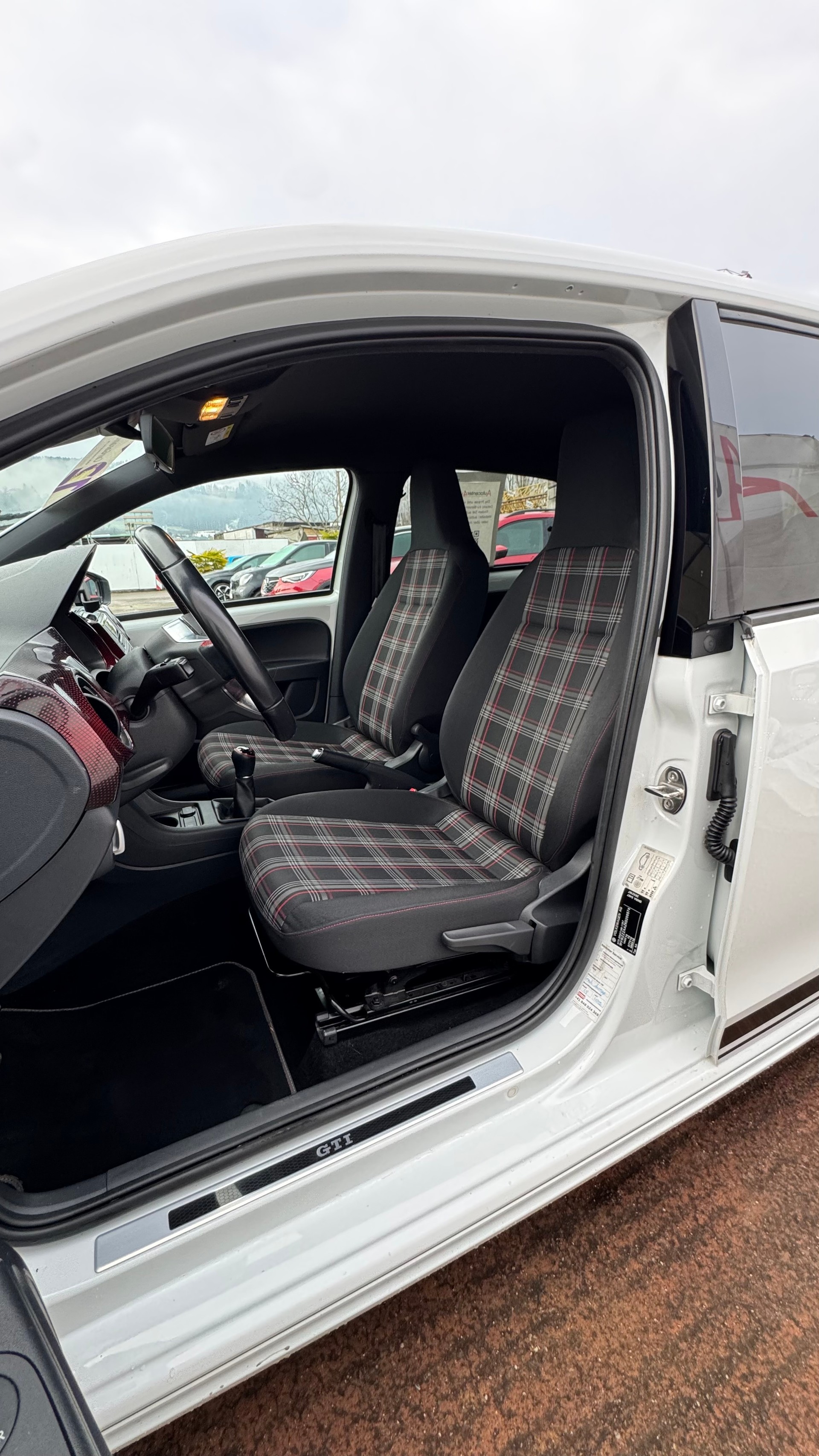 VW Up 1.0 TSI GTI-image-19