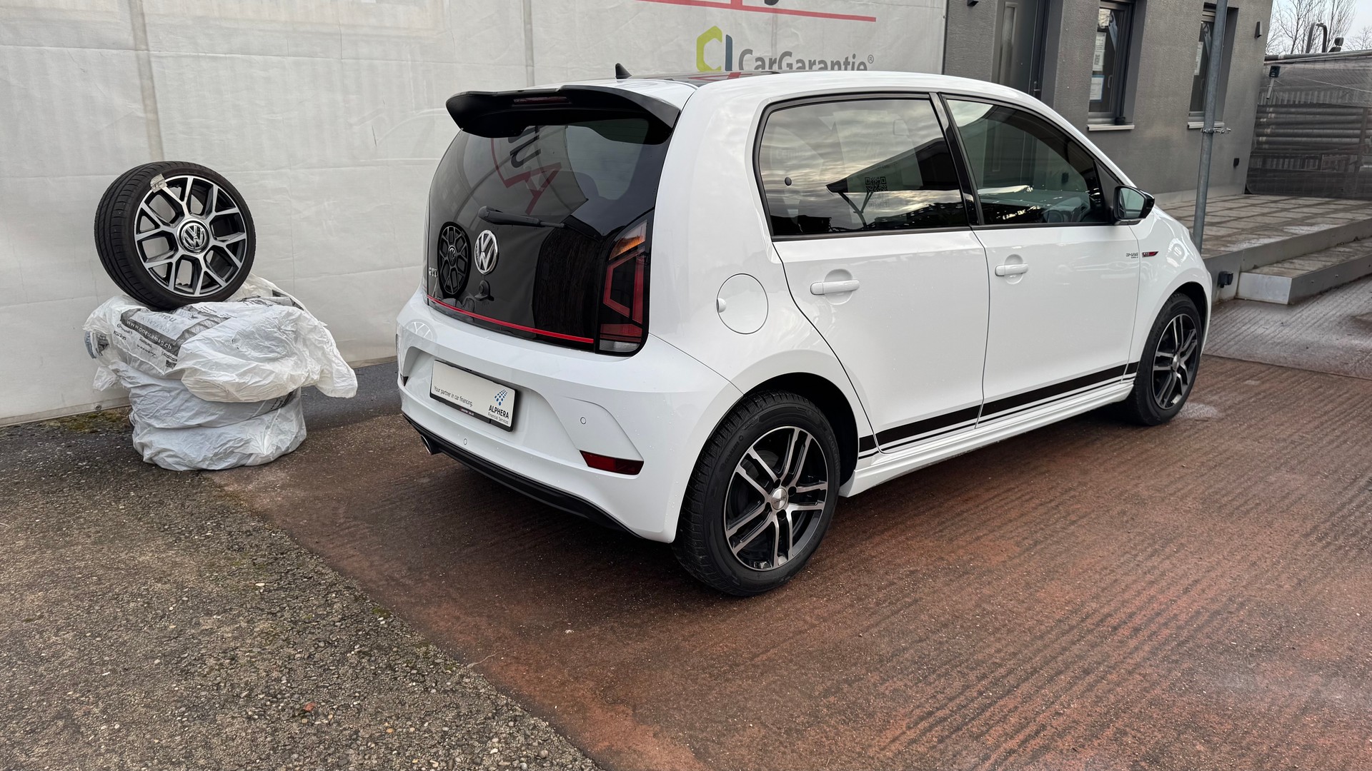 VW Up 1.0 TSI GTI-image-10