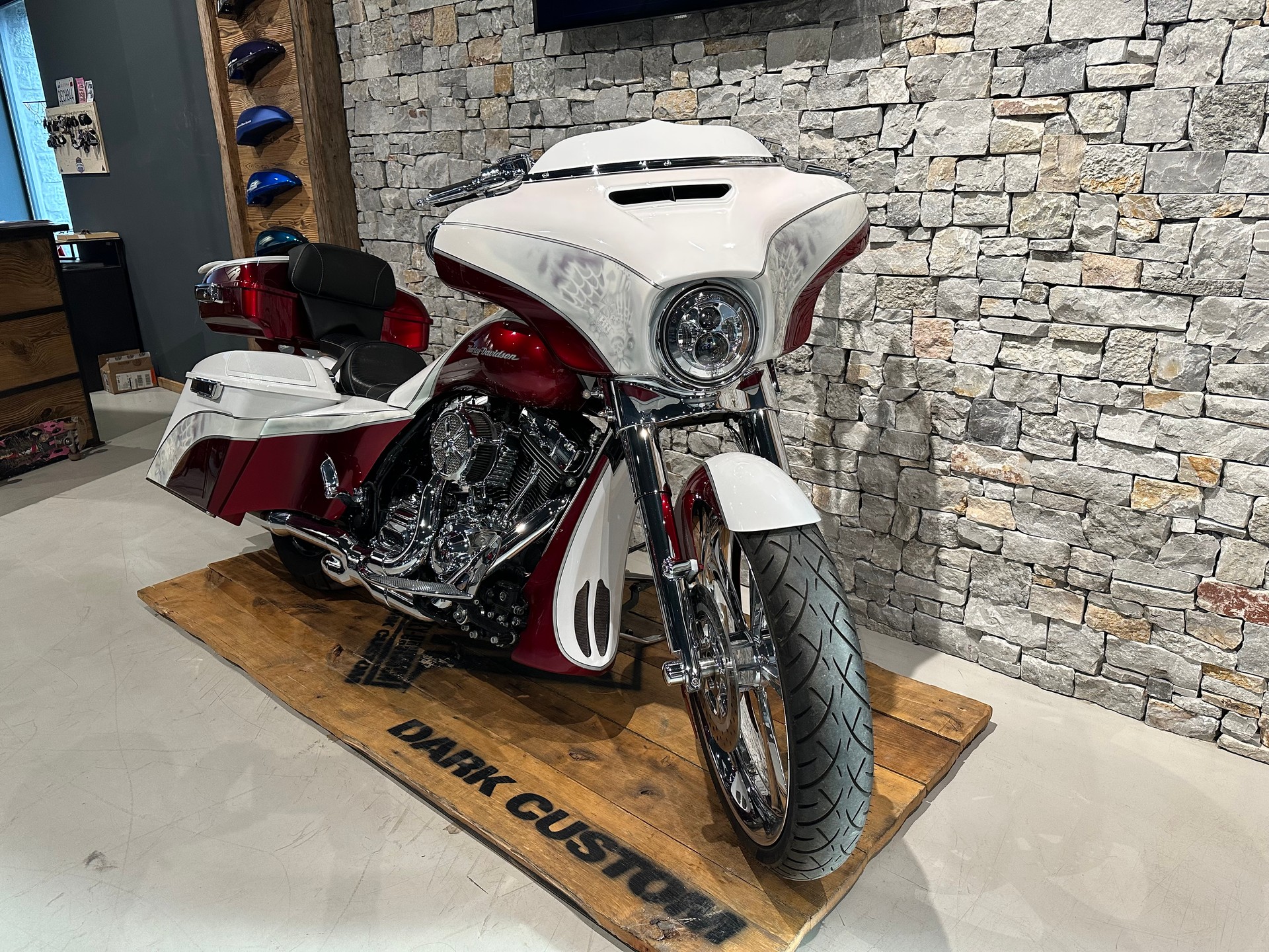 HARLEY-DAVIDSON FLHX Street Glide-showroom-element-1