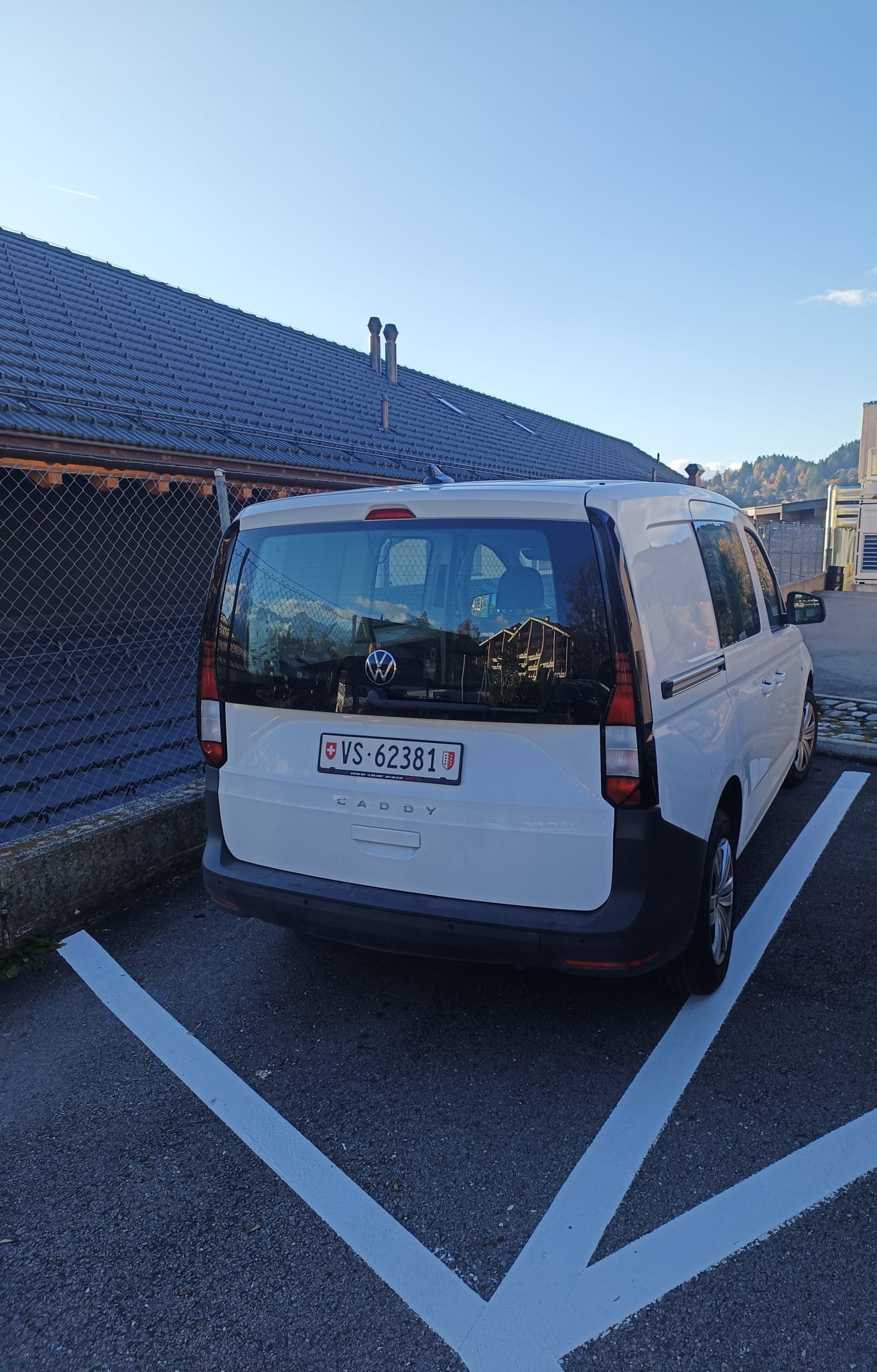 VW Caddy Cargo 1.5 TSI Entry-image-2