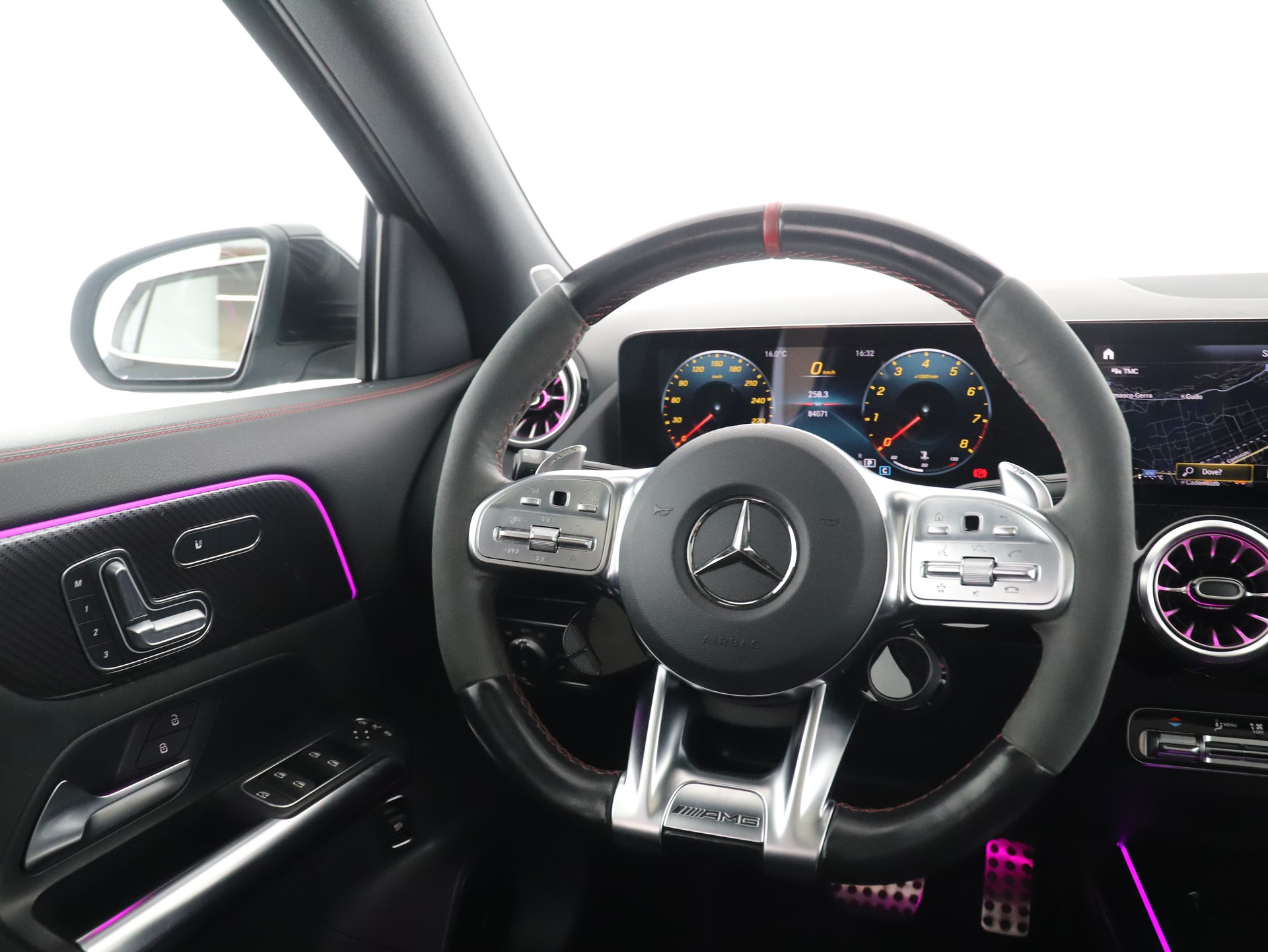MERCEDES-BENZ GLA 45 S AMG 4Matic+-image-12