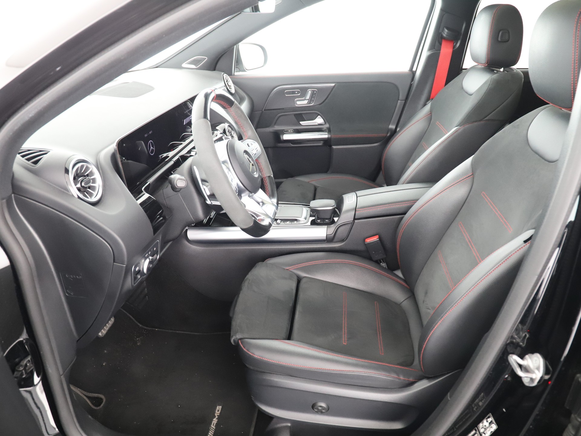 MERCEDES-BENZ GLA 45 S AMG 4Matic+-image-9
