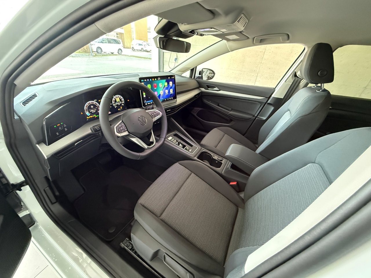 VW Golf 1.5 e TSI mHEV Basis DSG-image-11