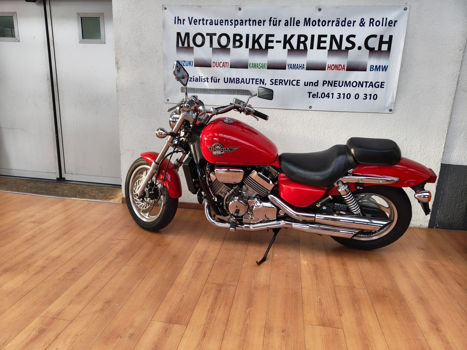 HONDA VF 750 C Magna-image-3