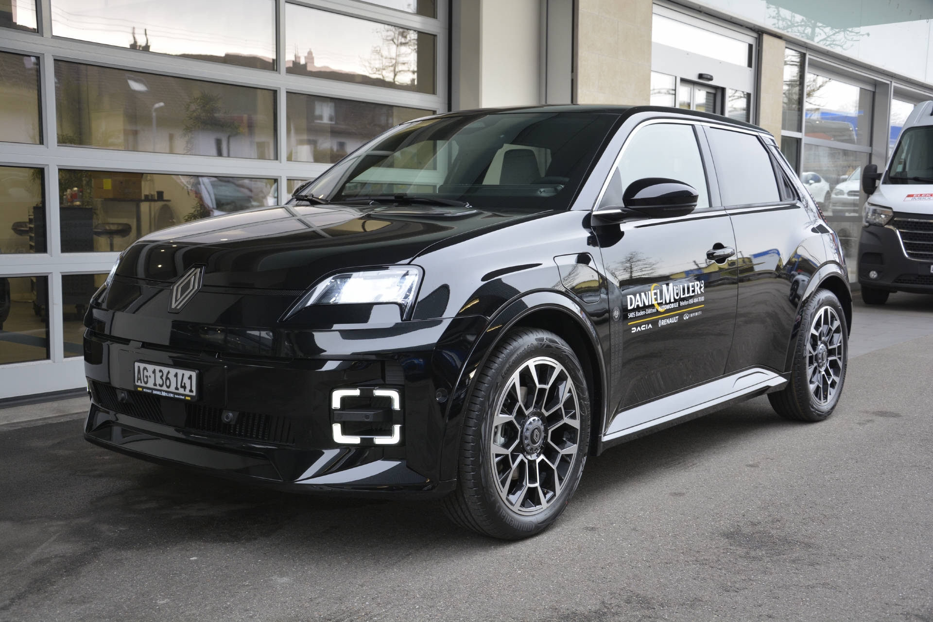 RENAULT R5 E-Tech Roland Garros 150 Comfort Range-image-0