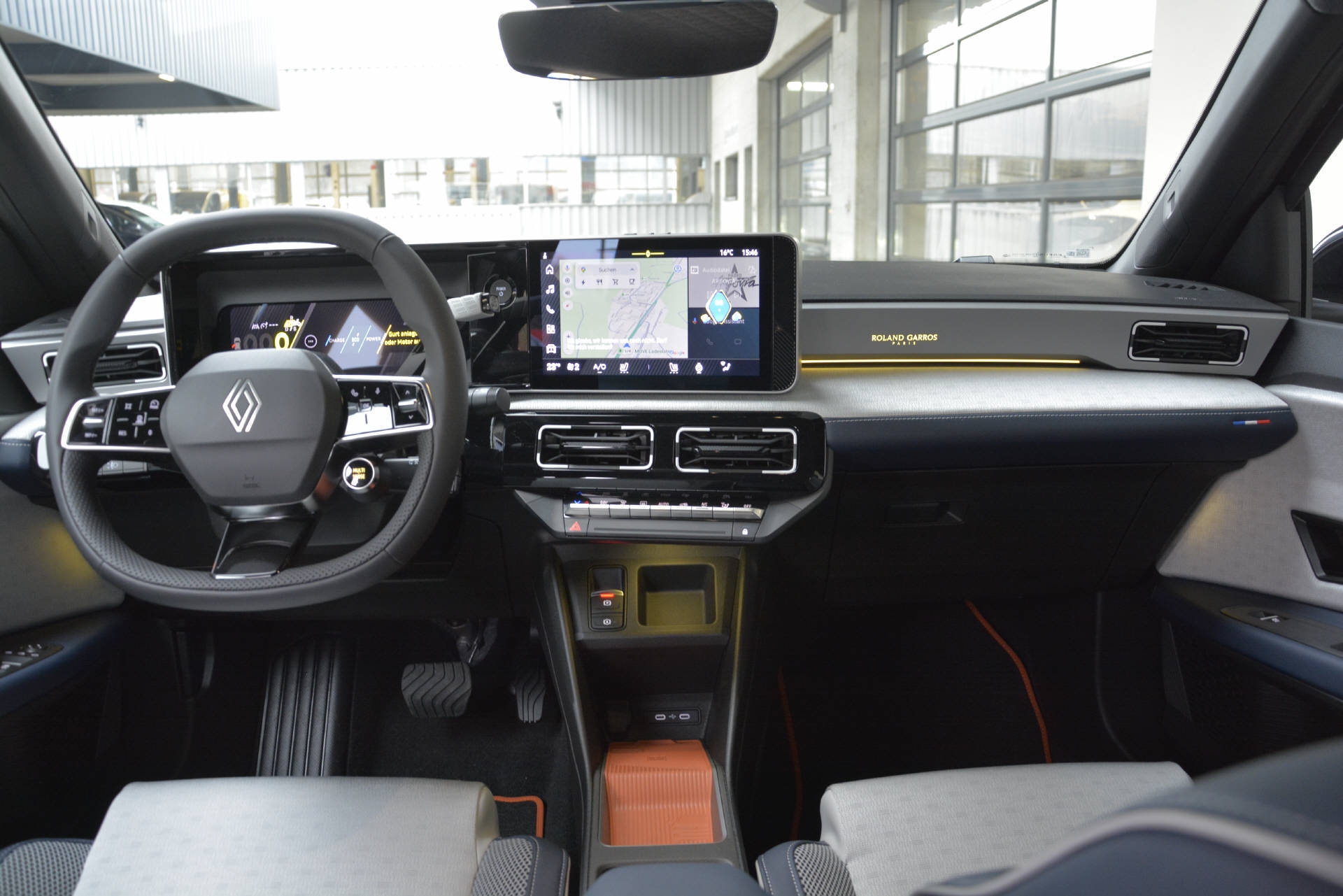 RENAULT R5 E-Tech Roland Garros 150 Comfort Range-image-5