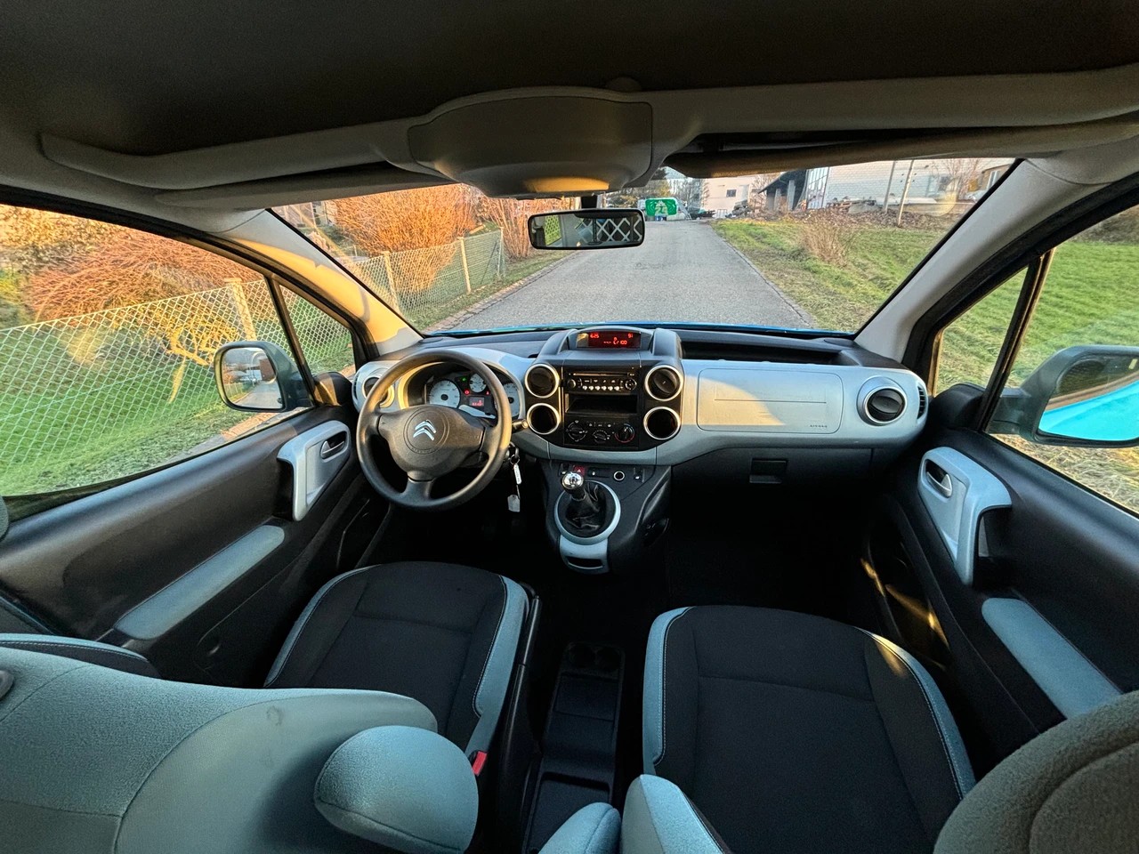 CITROEN Berlingo 1.6 16V Attraction-image-9