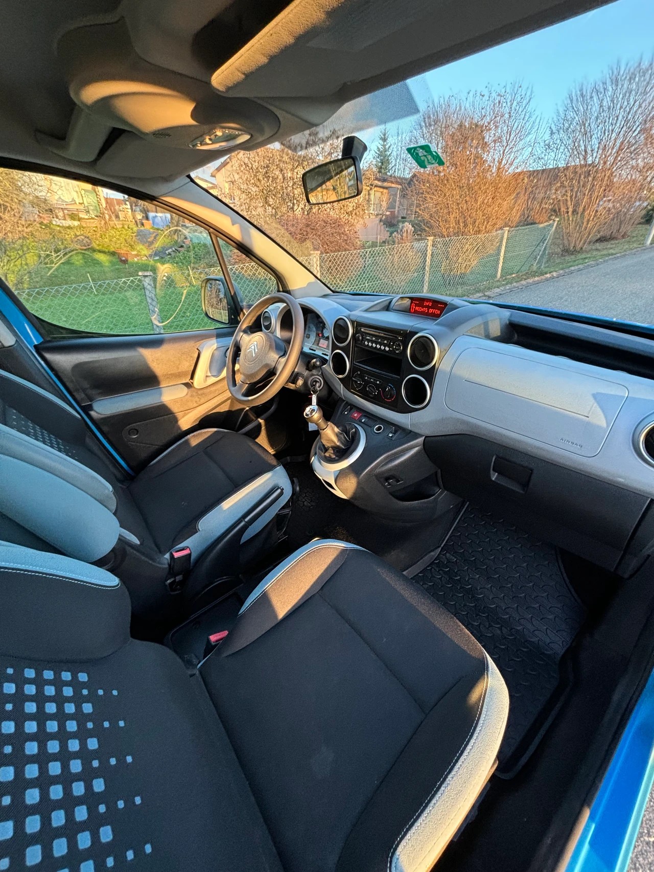 CITROEN Berlingo 1.6 16V Attraction-image-10