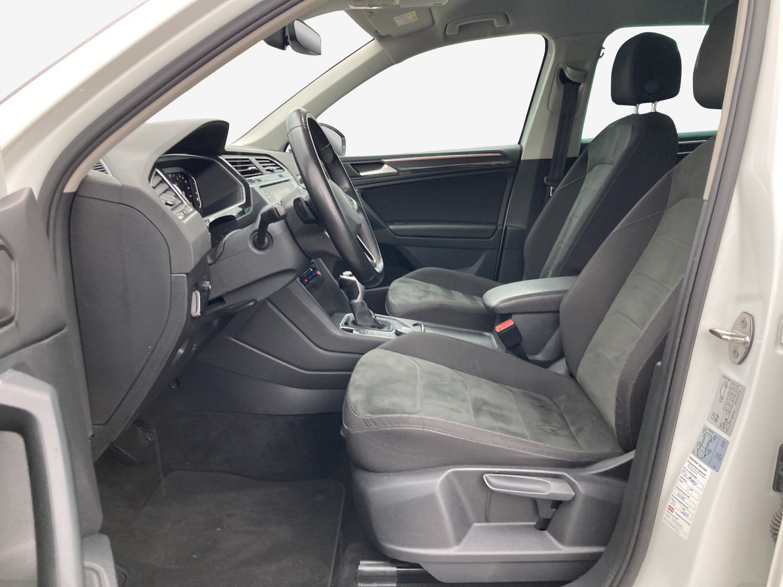 VW Tiguan 2.0 TDI SCR Elegance 4Motion DSG-image-7