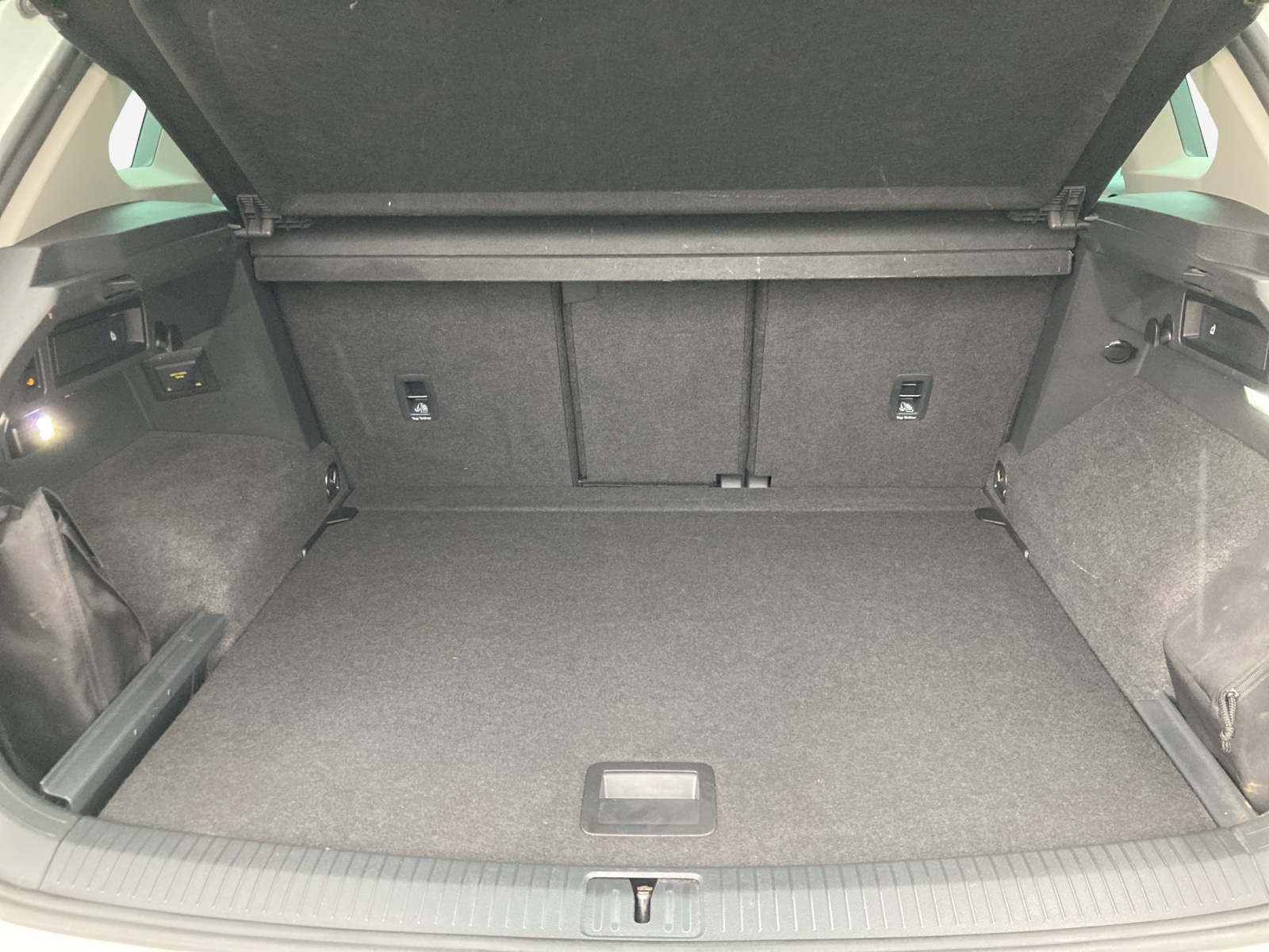 VW Tiguan 2.0 TDI SCR Elegance 4Motion DSG-image-12