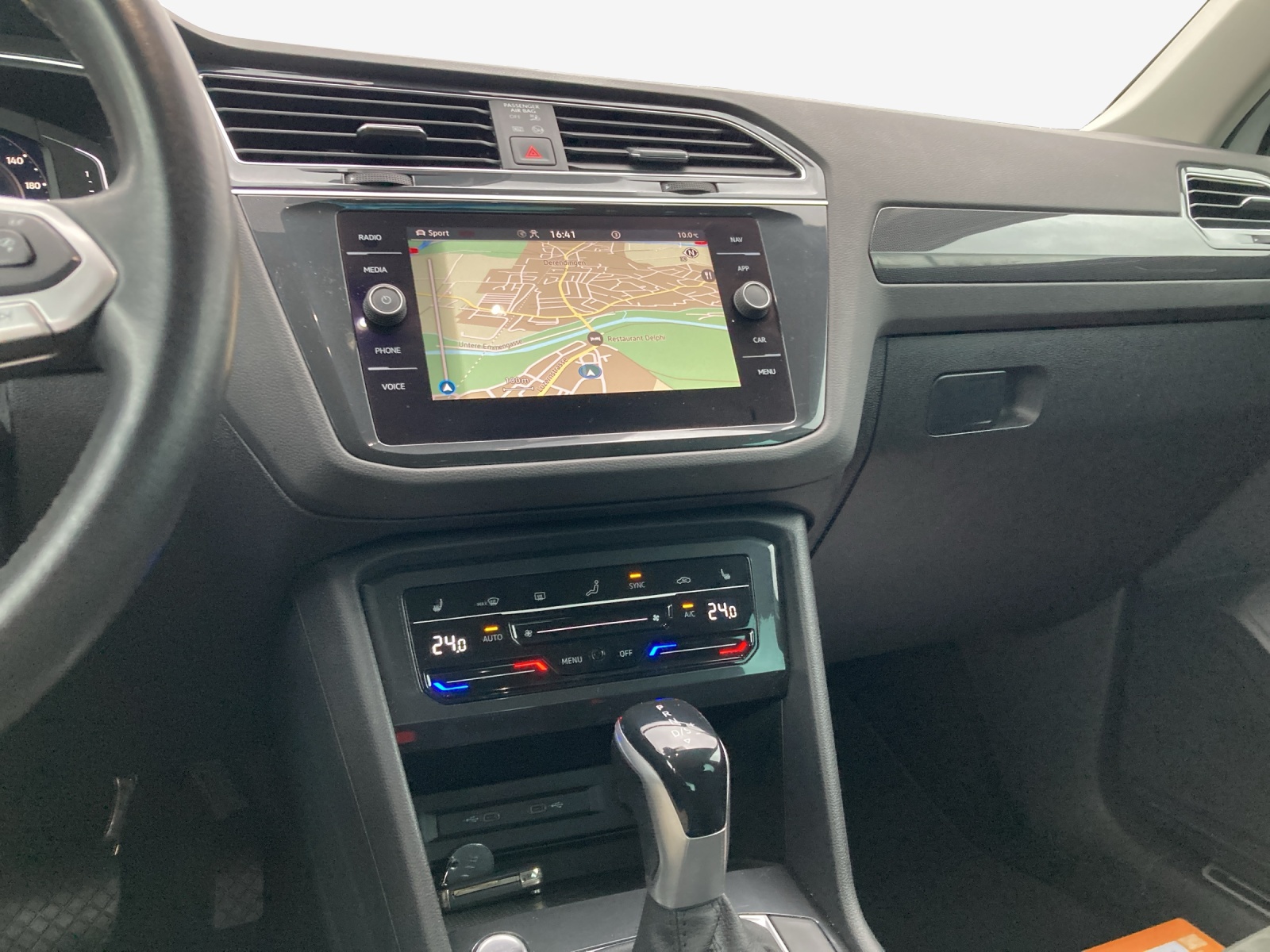 VW Tiguan 2.0 TDI SCR Elegance 4Motion DSG-image-10